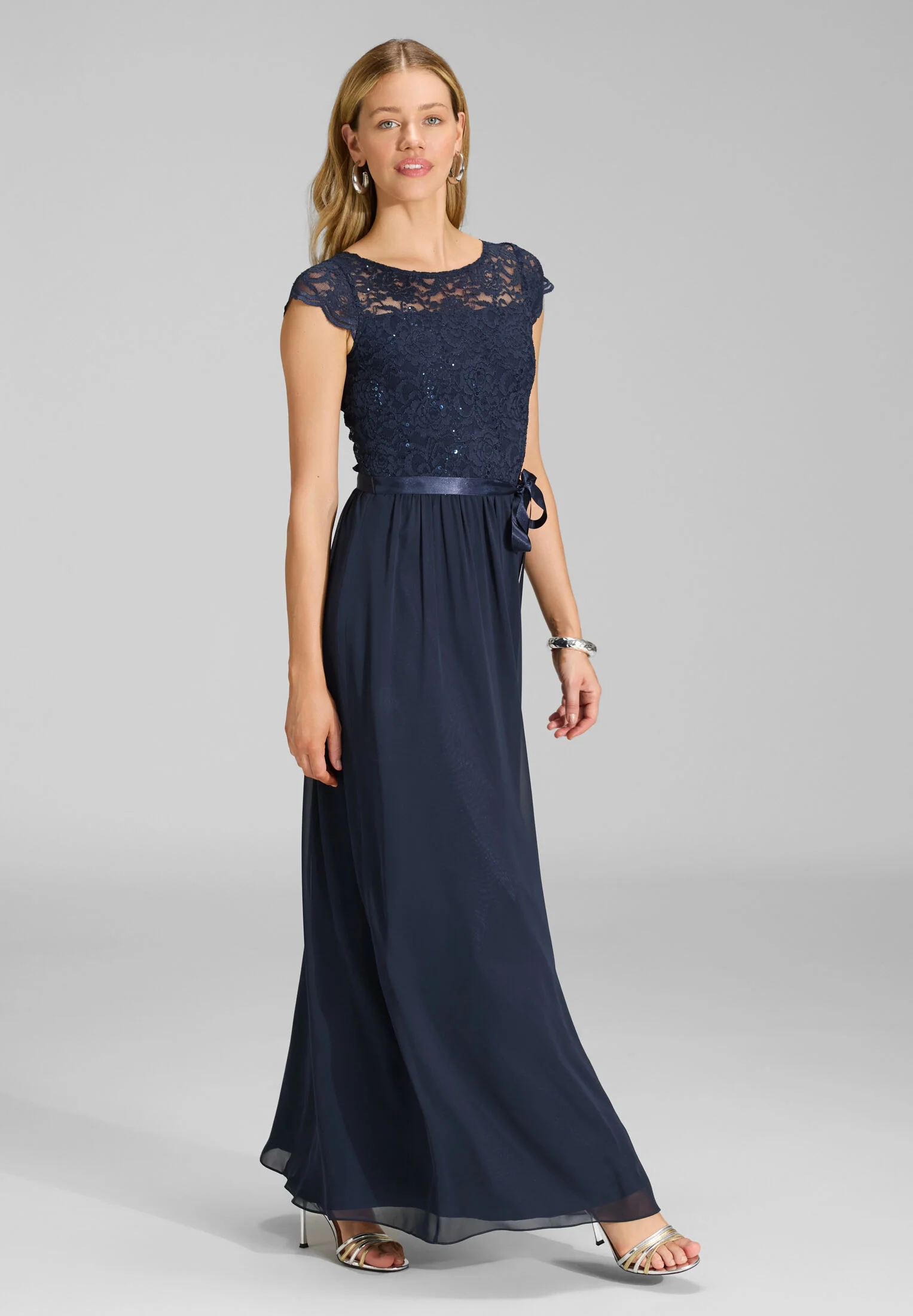 Abendkleid aus Chiffon mit paillettenbesetztem Spitzenoberteil - Image 5