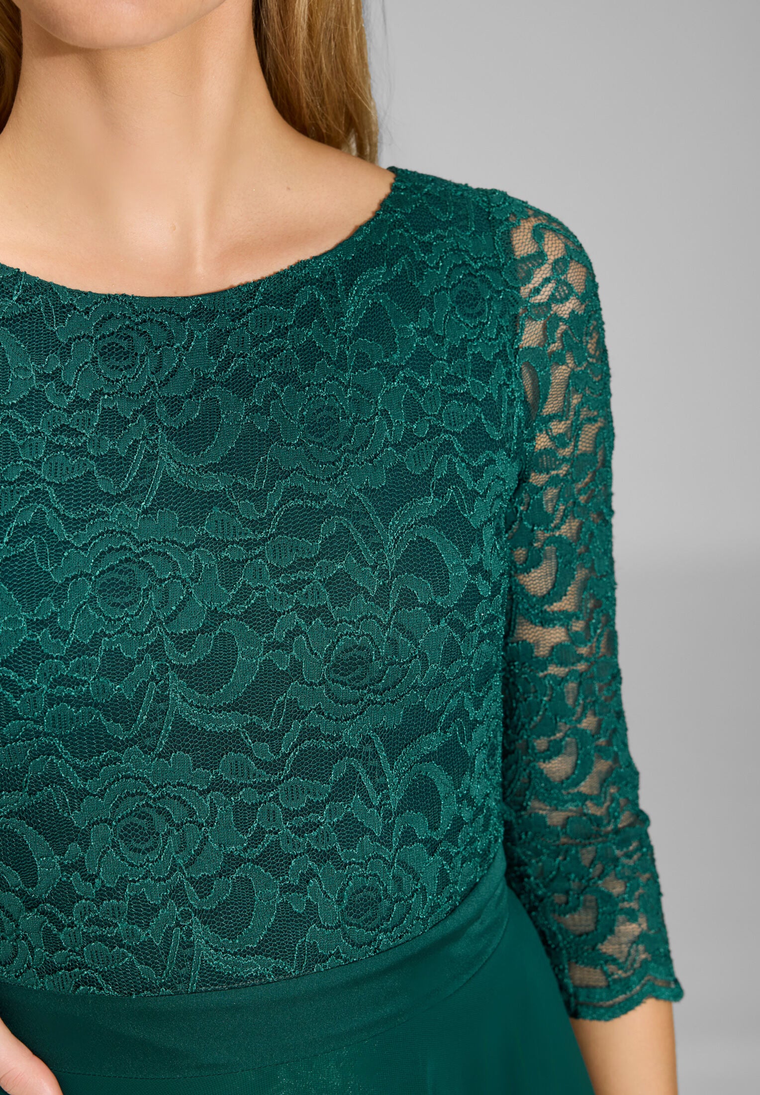 Abendkleid Midi mit Oberteil aus floraler Spitze und Chiffon Rock - Image 16