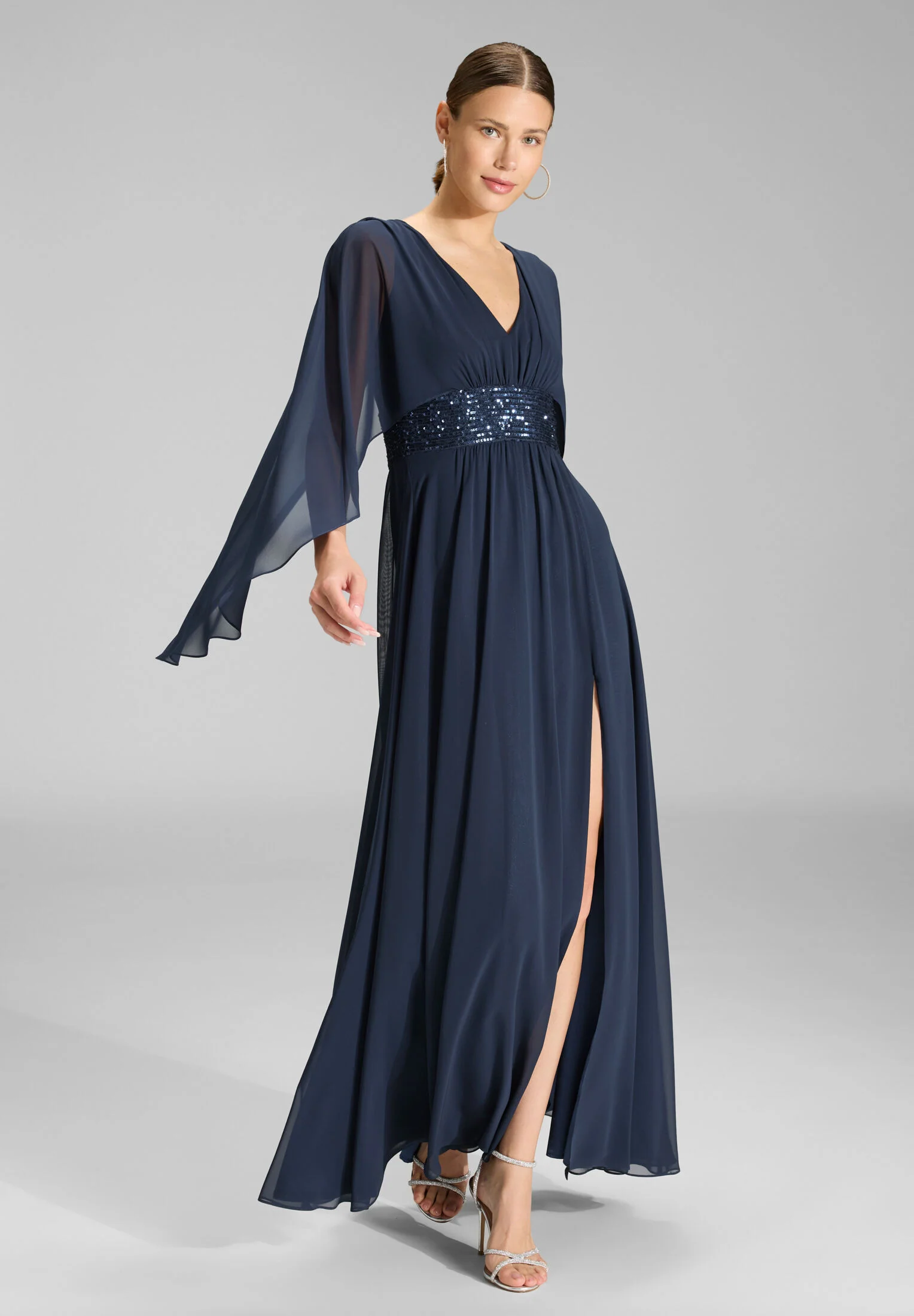 Abendkleid mit Cape aus Chiffon - Image 11