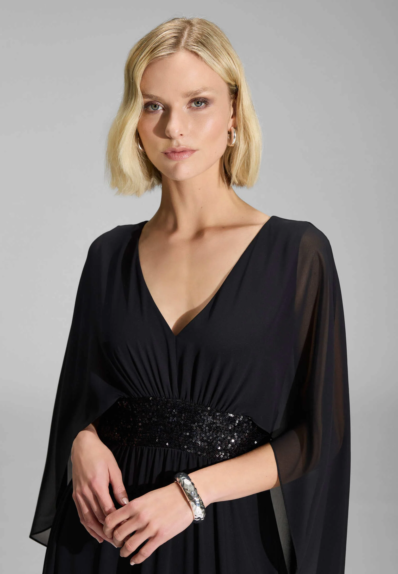 Abendkleid mit Cape aus Chiffon - Image 3