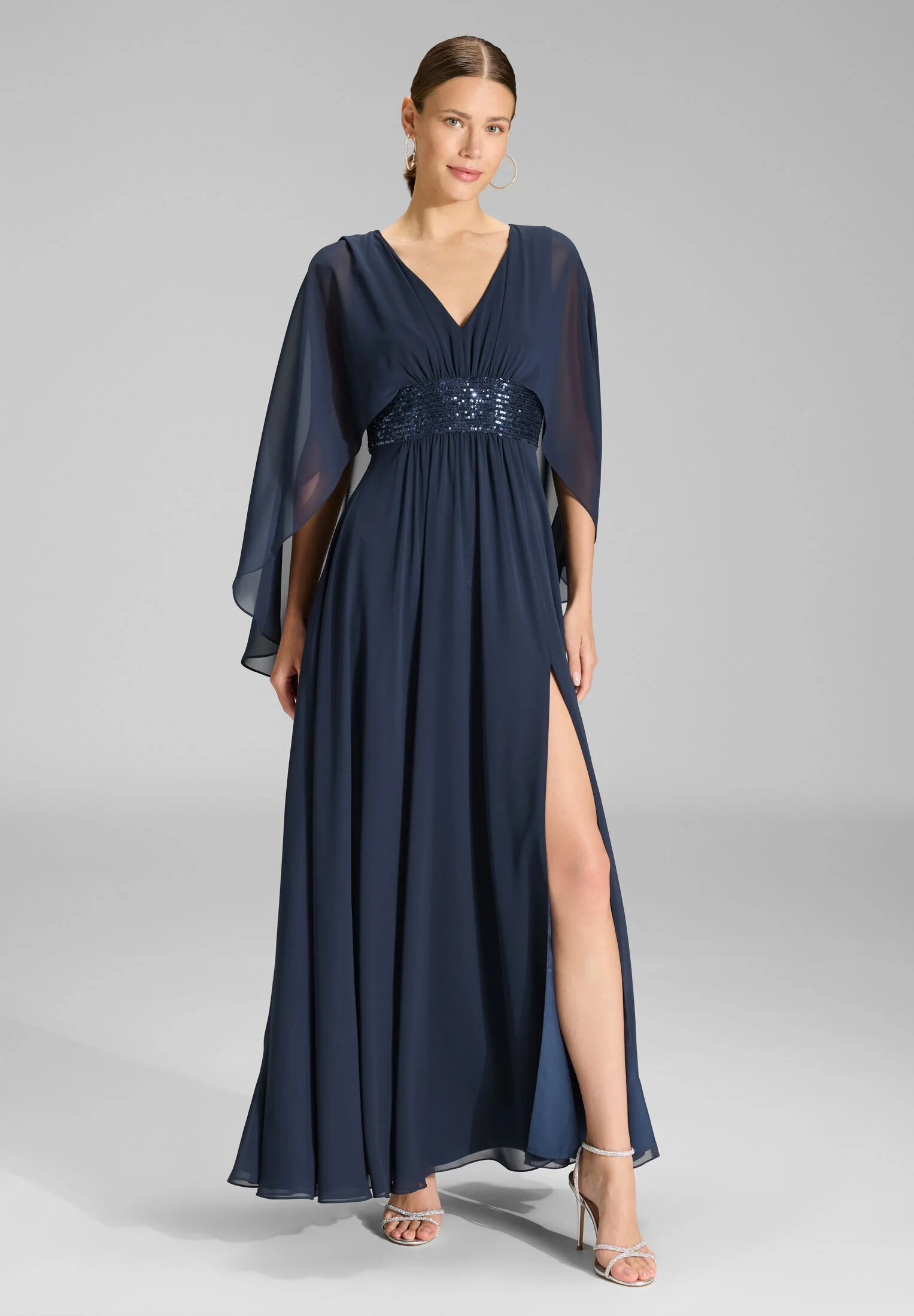Abendkleid mit Cape aus Chiffon - Image 7