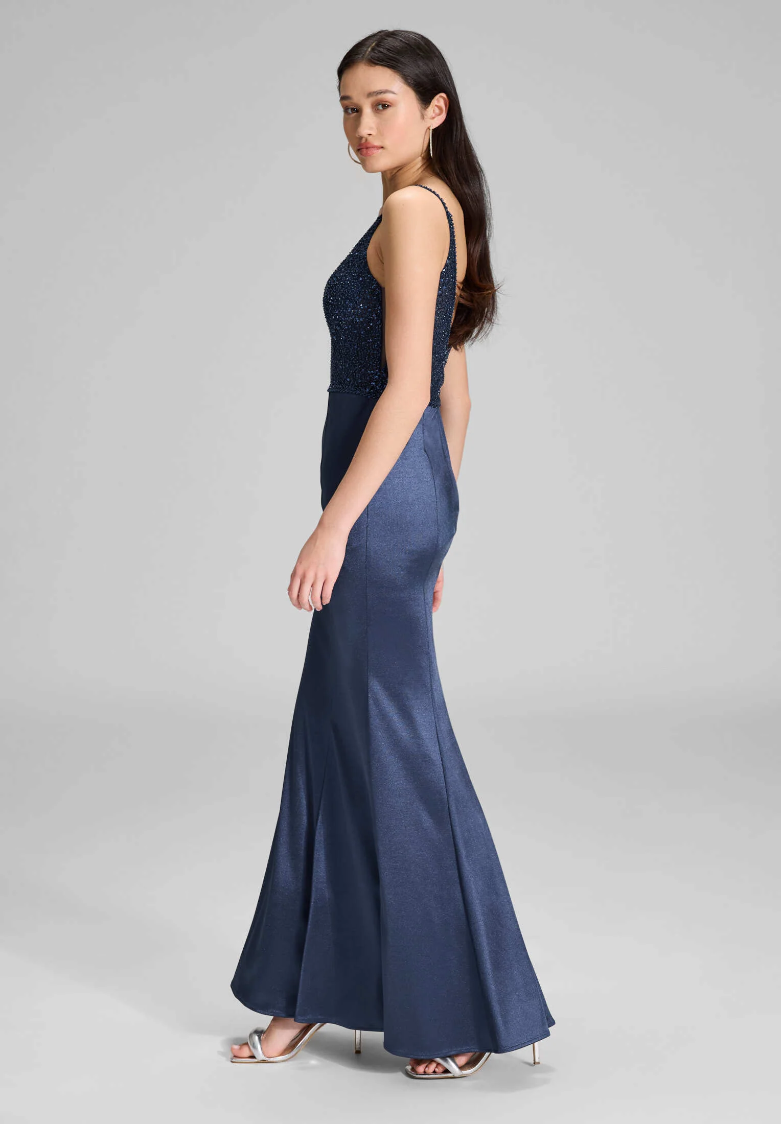 Abendkleid mit feiner Stickerei - Image 5