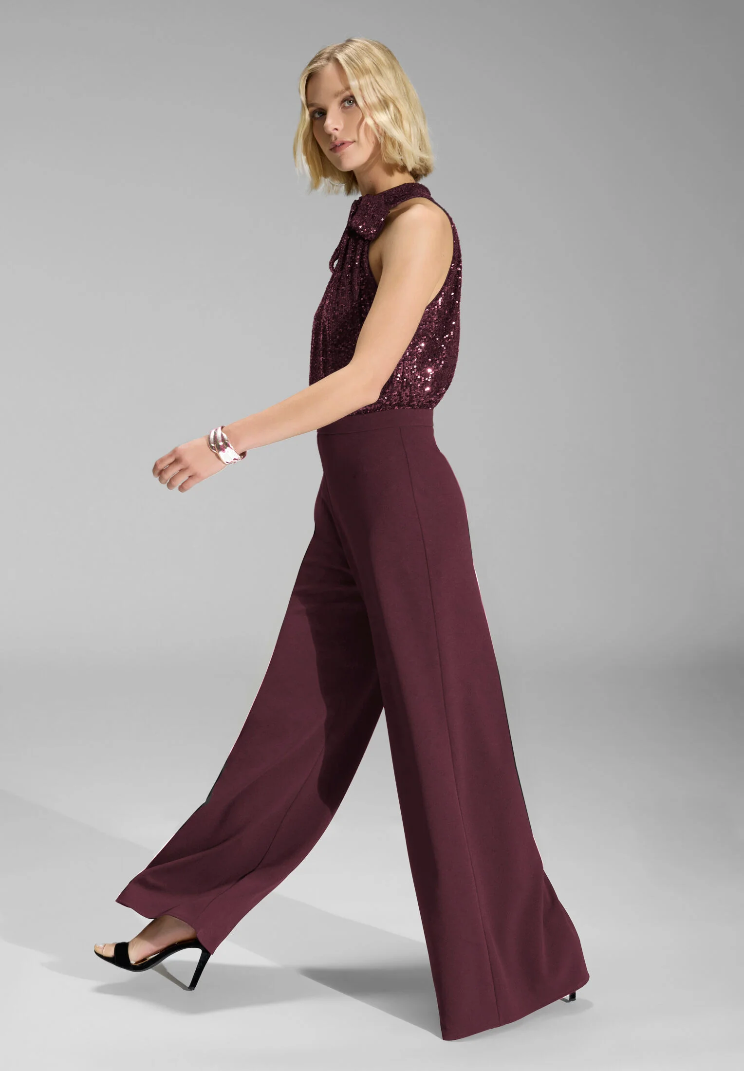 Ärmelloser Jumpsuit mit Schluppenblusen Top aus elastischer Paillette - Image 11