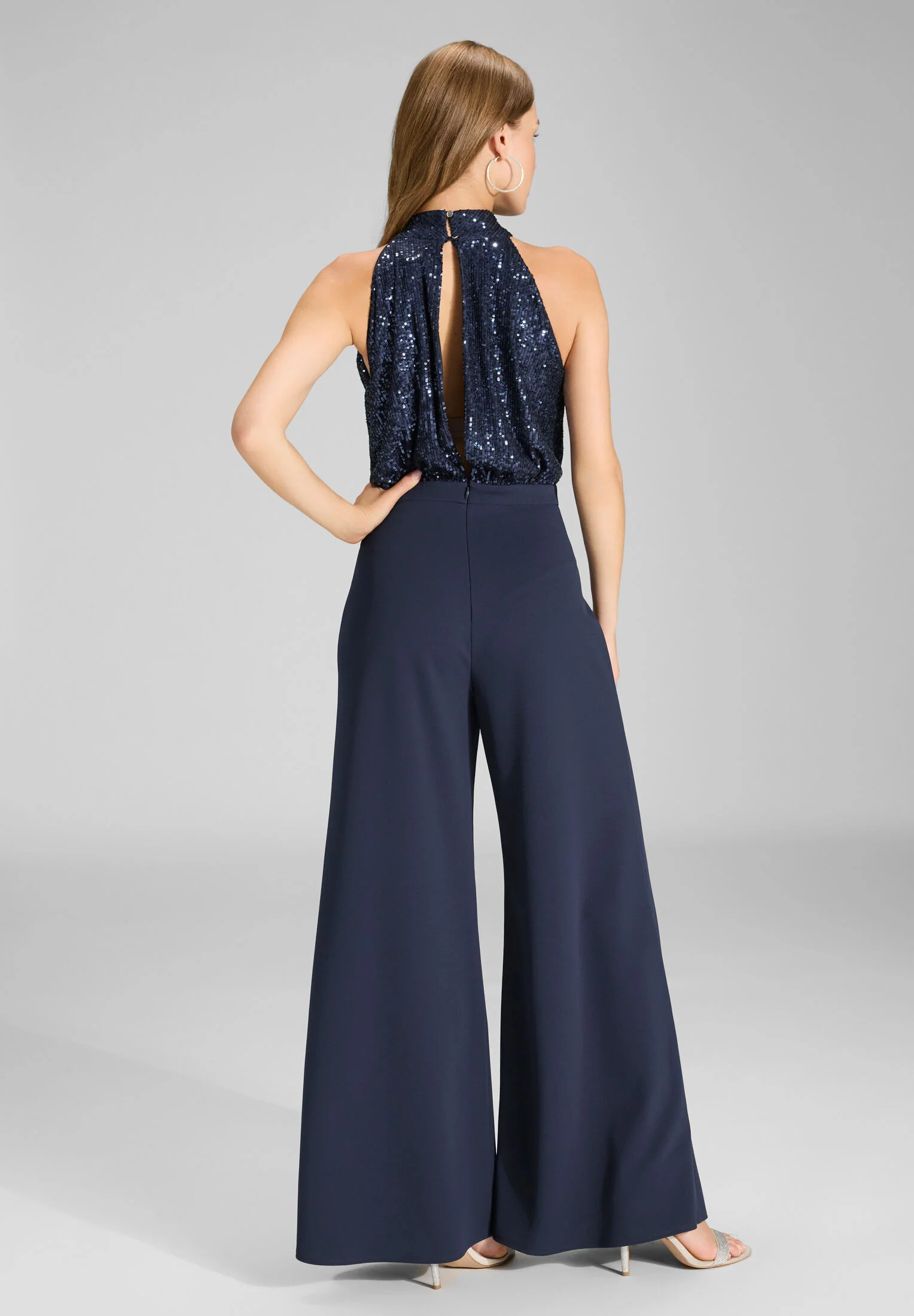 Ärmelloser Jumpsuit mit Schluppenblusen Top aus elastischer Paillette - Image 14