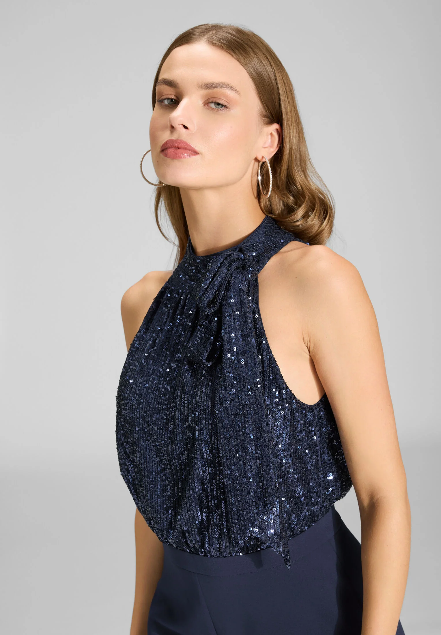 Ärmelloser Jumpsuit mit Schluppenblusen Top aus elastischer Paillette - Image 15