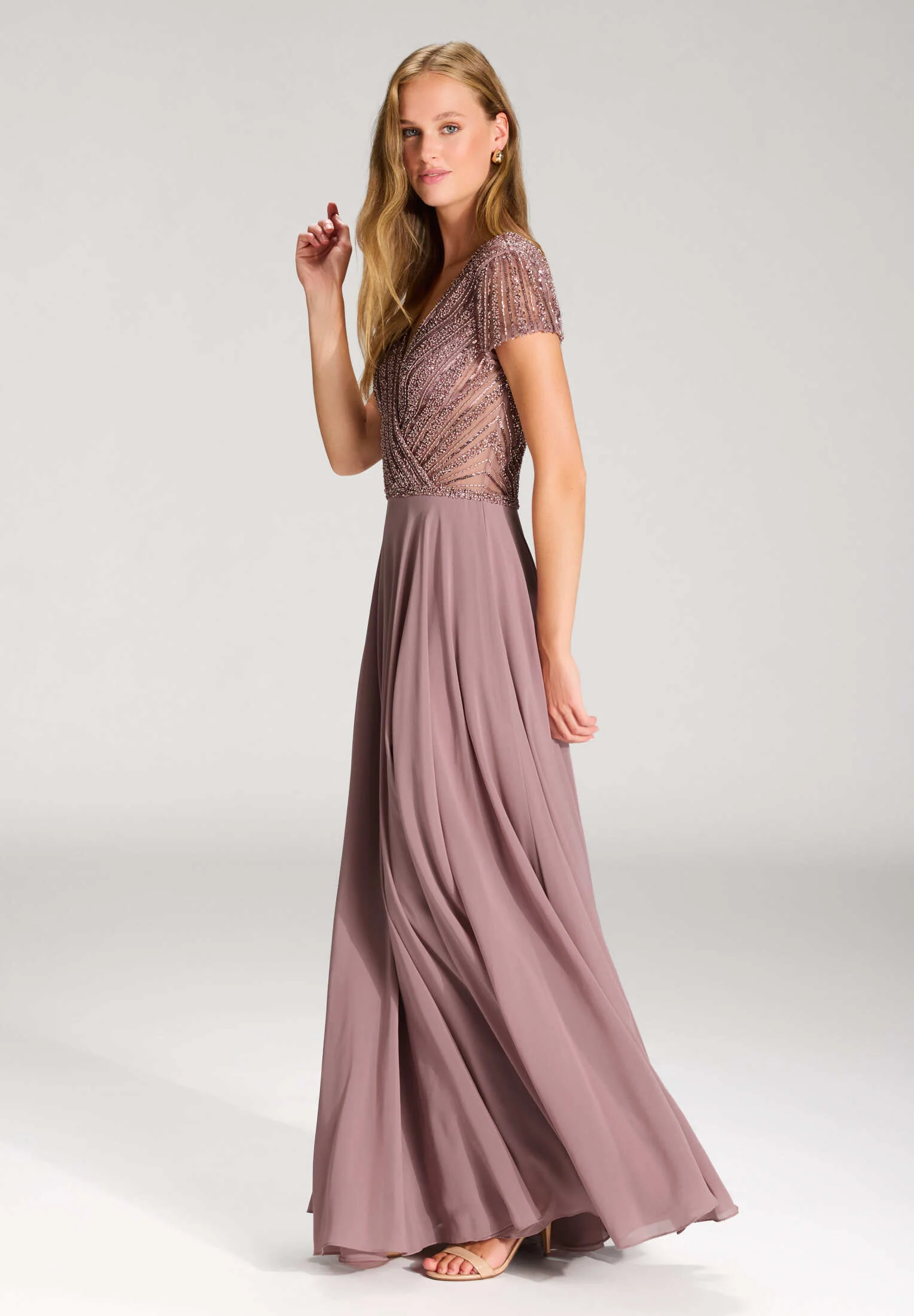 Besticktes Chiffonkleid mit kurzen Ärmeln - Image 11