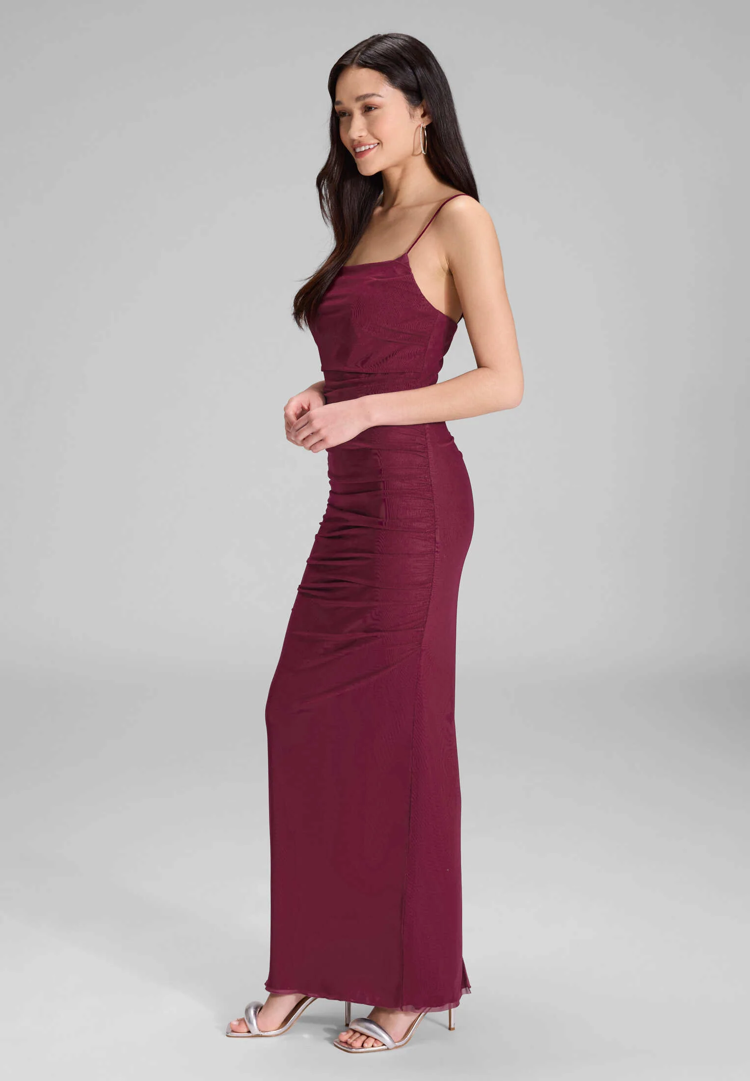 Bodycon-Kleid mit feinen Raffungen - Image 9