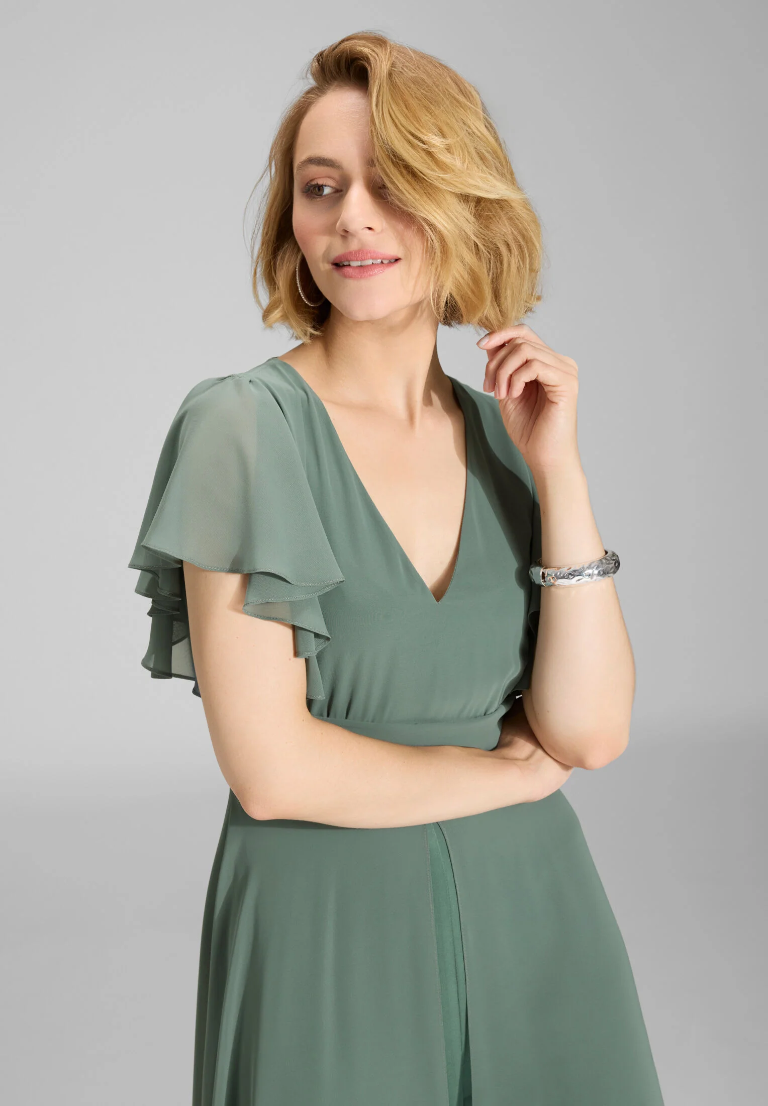 Chiffon Jumpsuit mit Überrock und Volantärmeln - Image 27