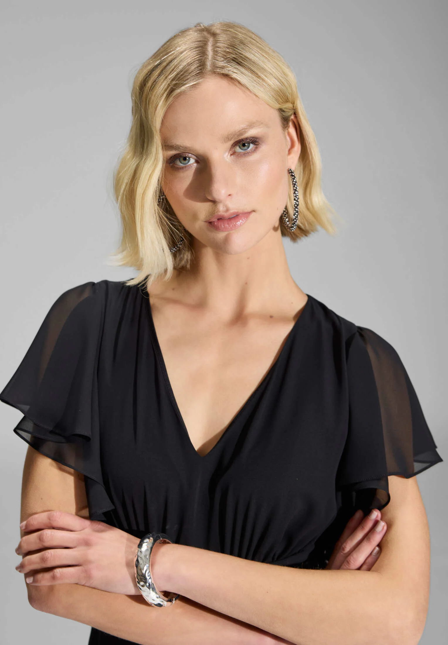 Chiffon Jumpsuit mit Überrock und Volantärmeln - Image 3