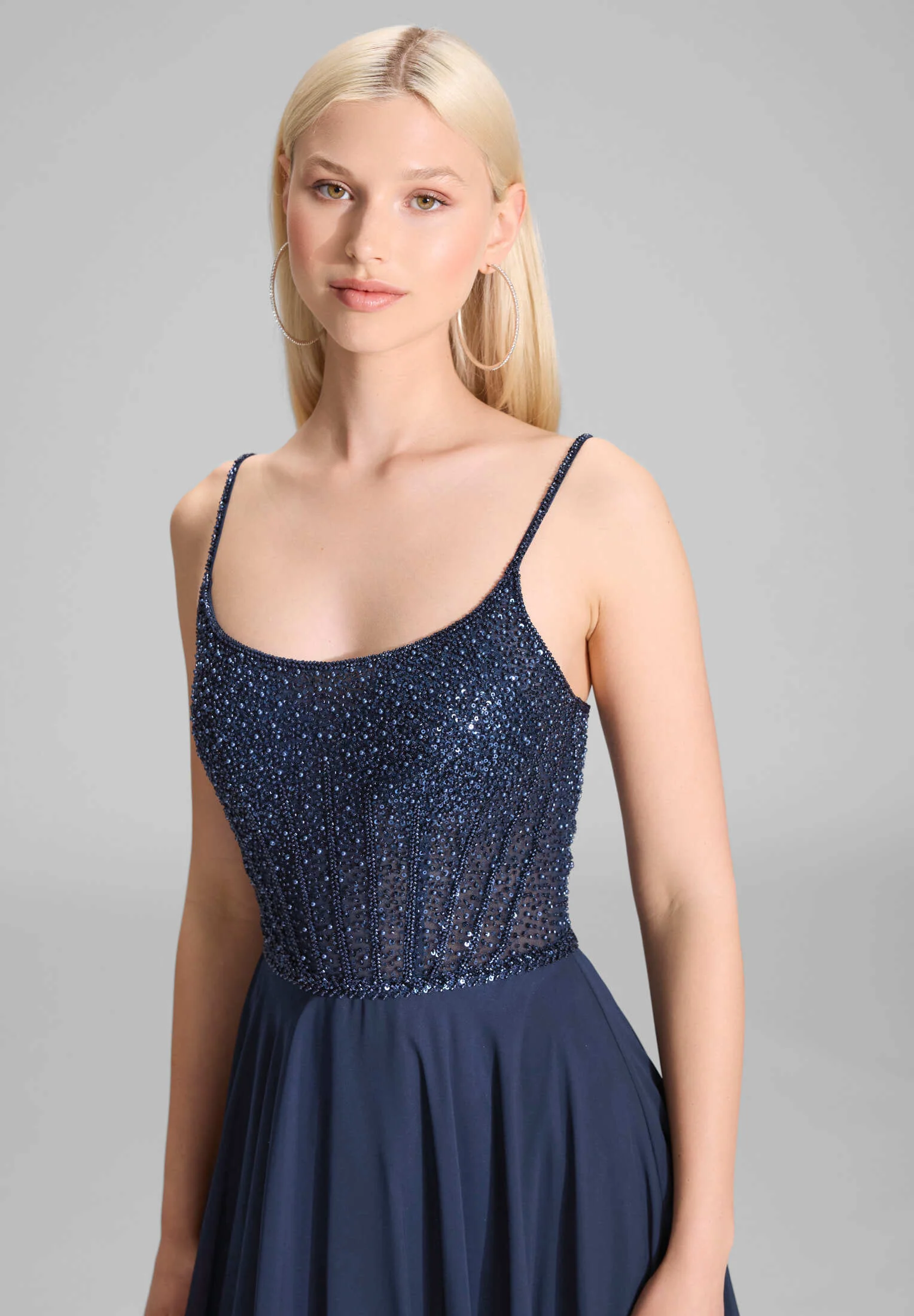 Chiffonkleid mit besticktem Top - Image 3