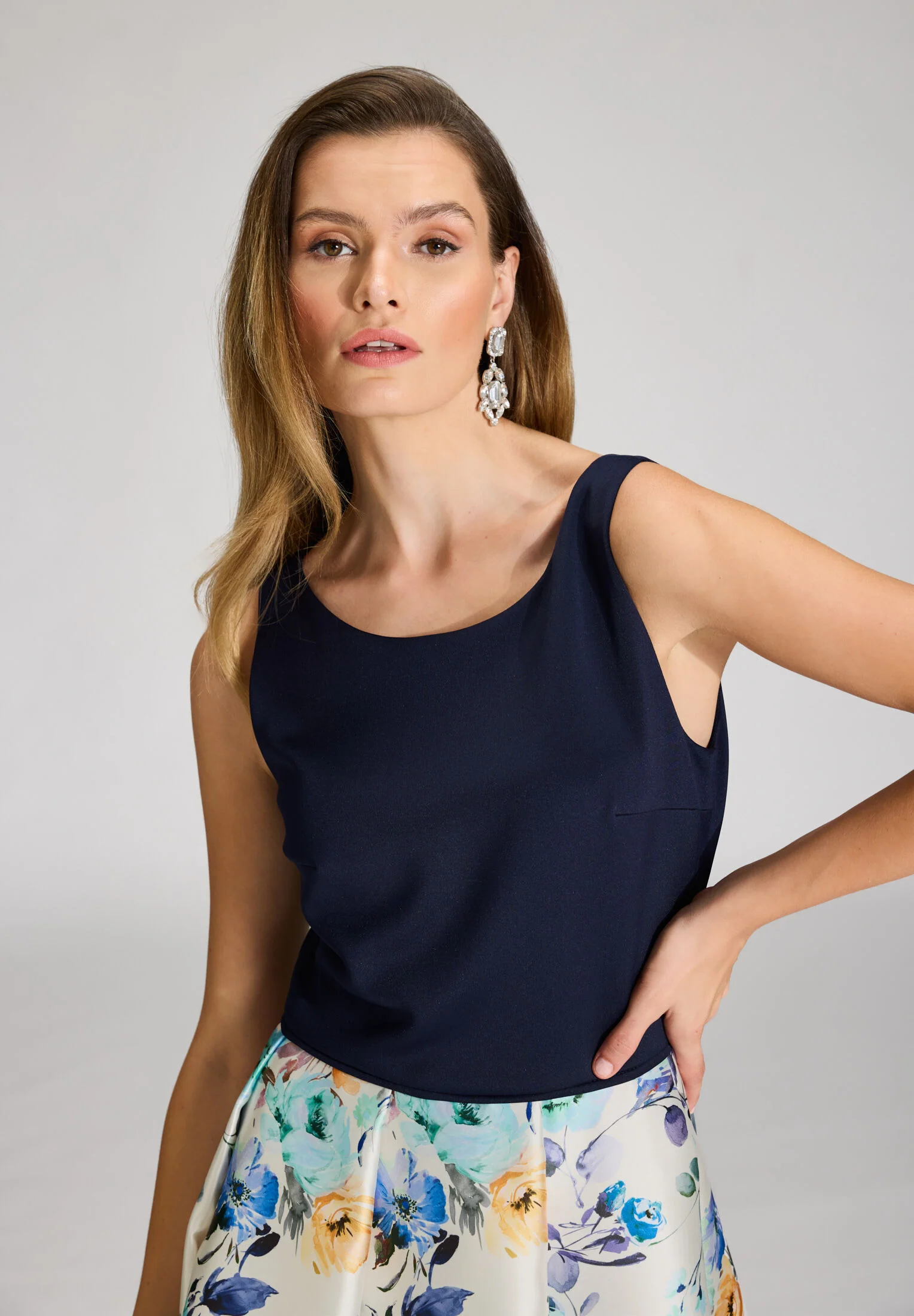 Cocktailkleid aus bedrucktem Twill mit Scuba Oberteil - Image 3