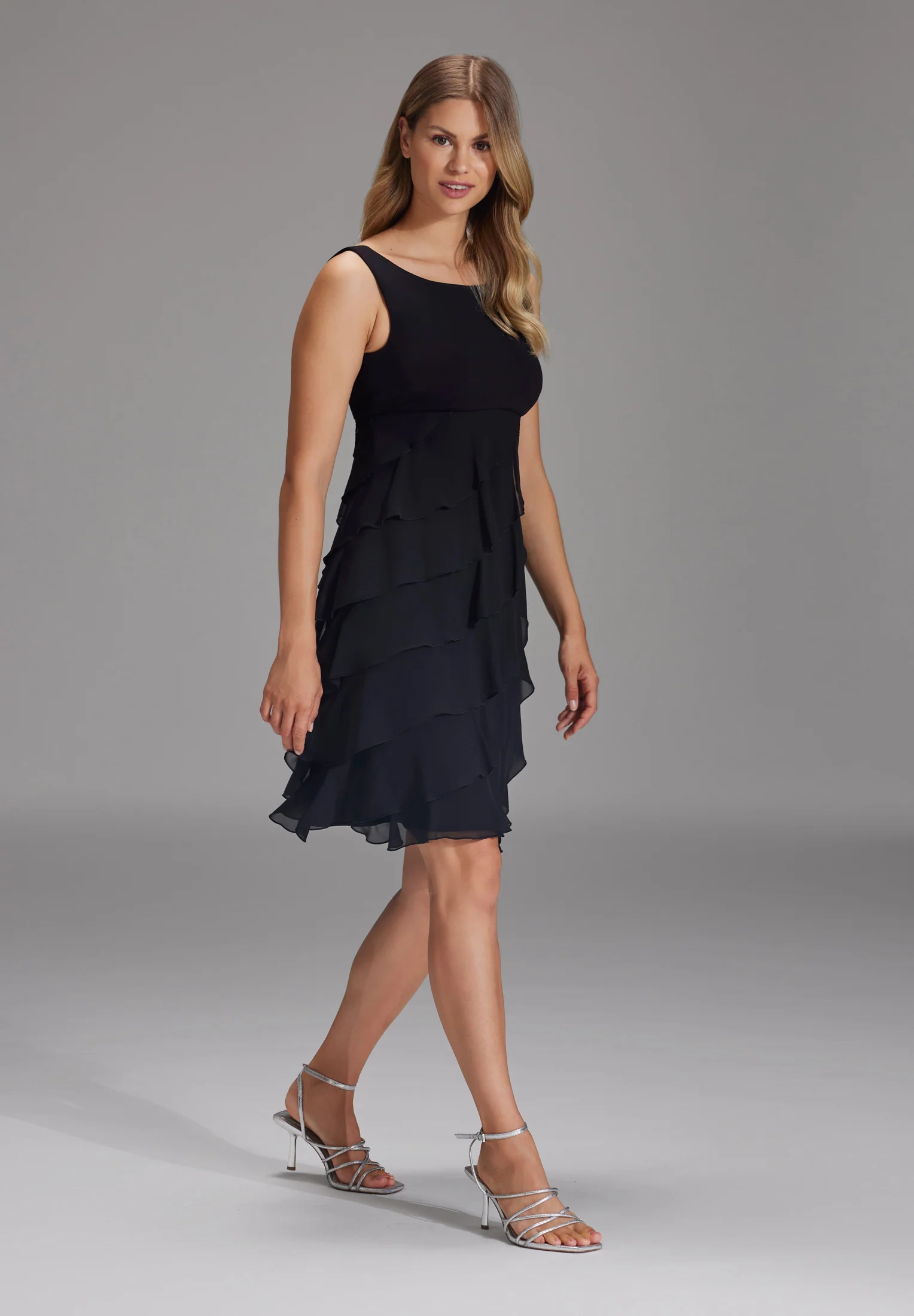 Cocktailkleid aus Materialmix - Image 5