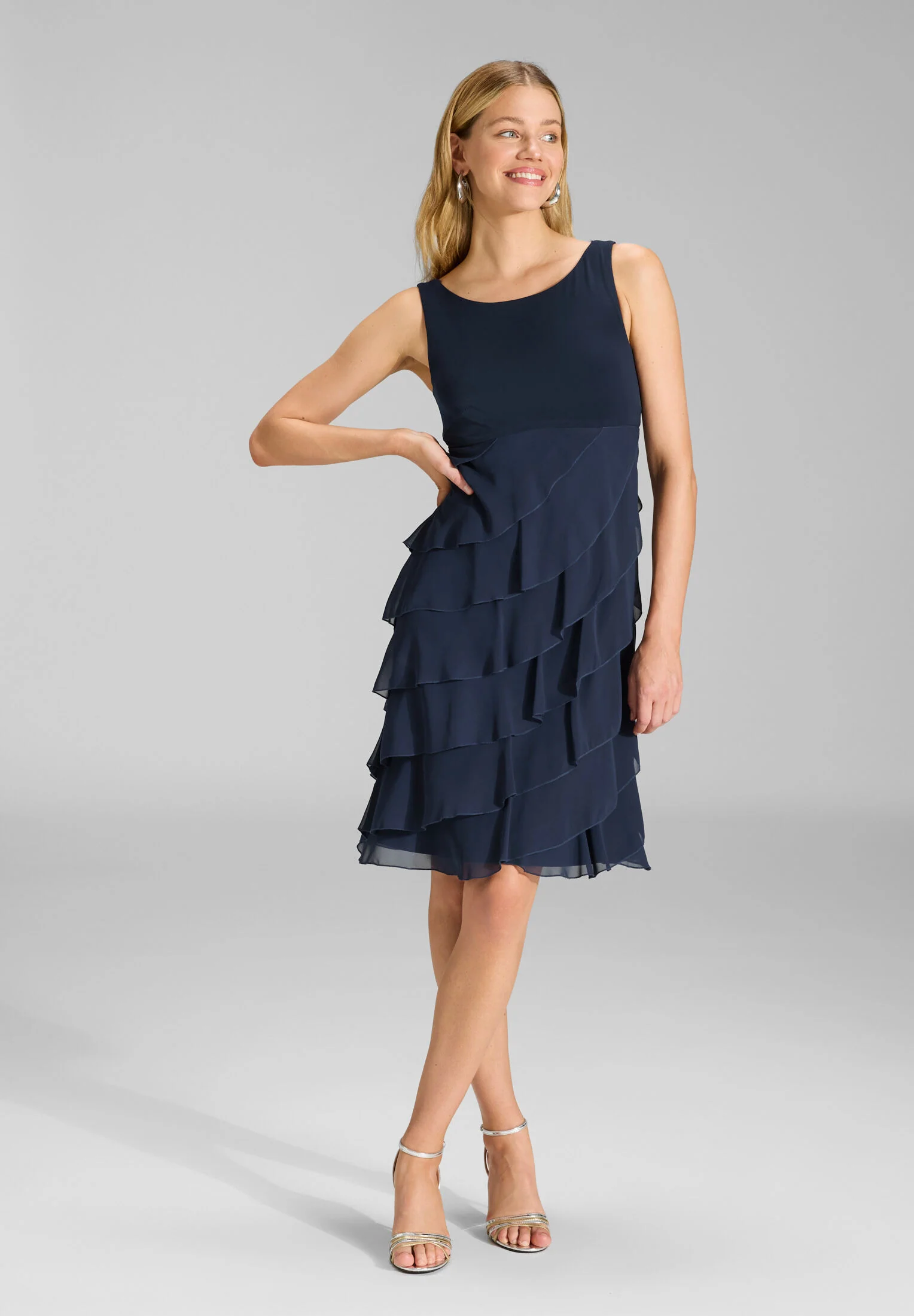Cocktailkleid aus Materialmix - Image 7