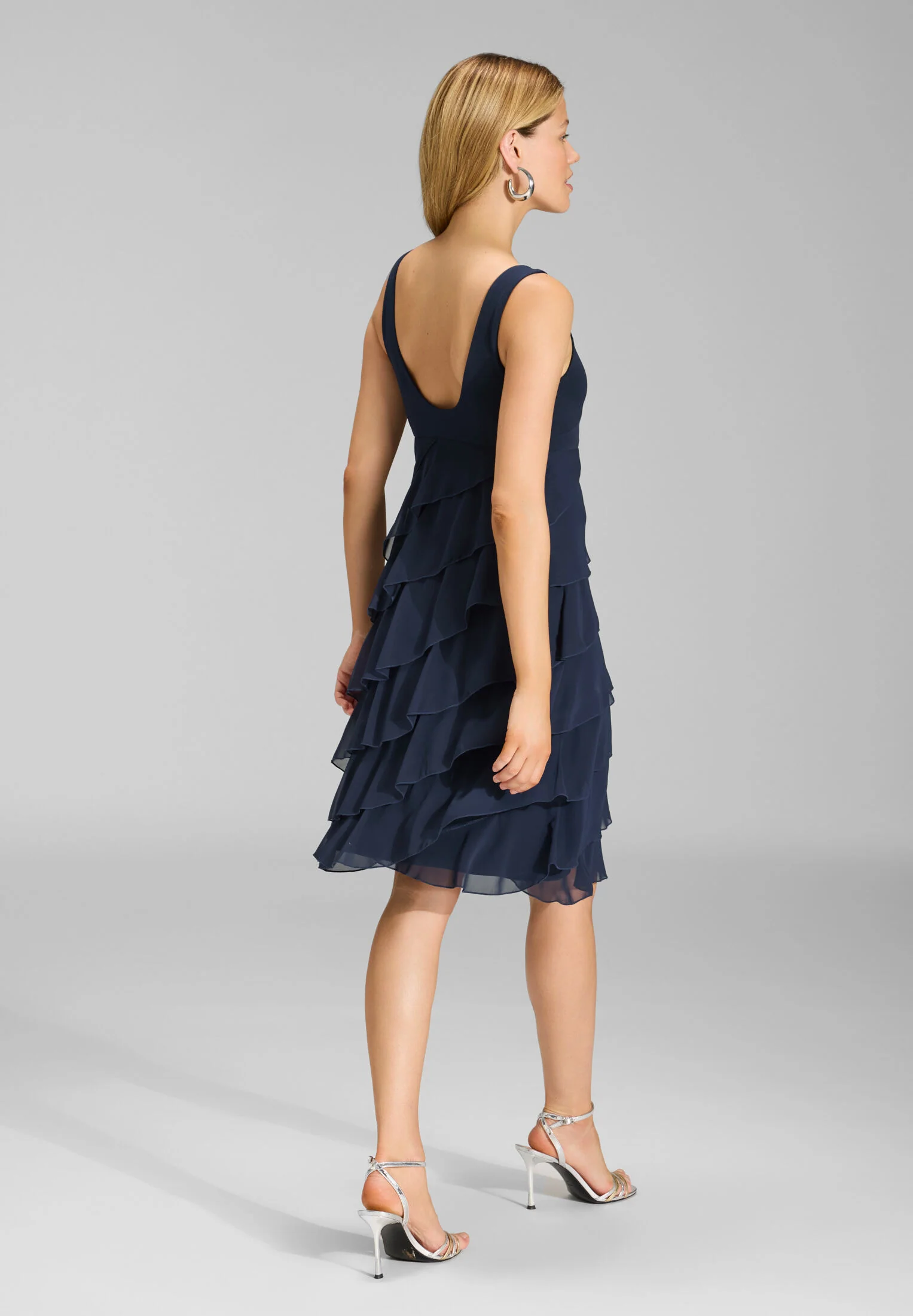 Cocktailkleid aus Materialmix - Image 8