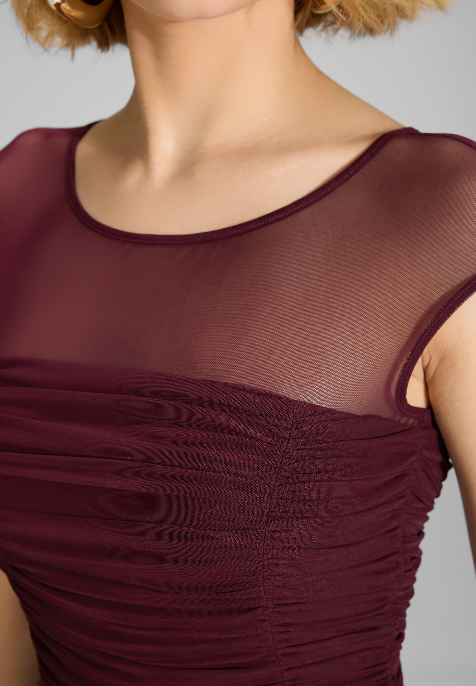 Cocktailkleid aus Mesh mit geraffter Korsage - Image 10