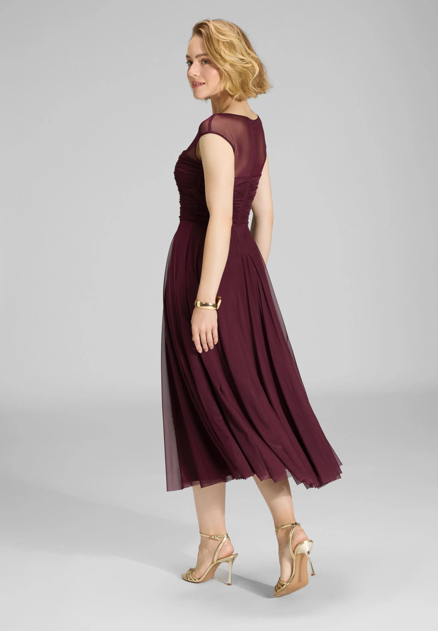 Cocktailkleid aus Mesh mit geraffter Korsage - Image 11