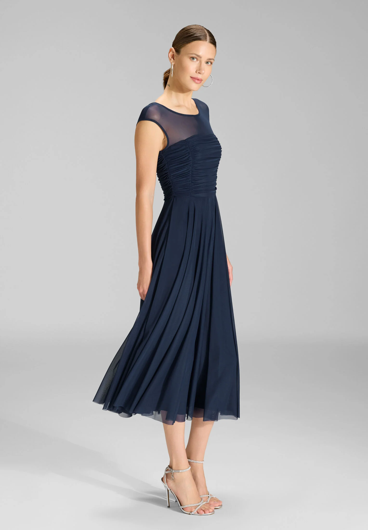 Cocktailkleid aus Mesh mit geraffter Korsage - Image 5
