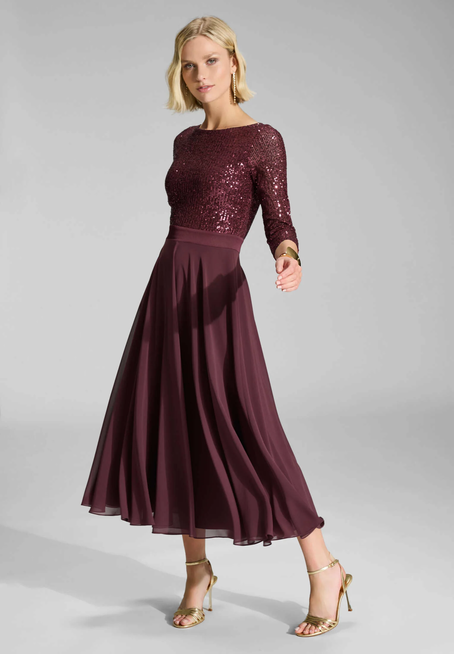 Cocktailkleid in Midi Länge mit Top aus elastischer Paillette und Tellerrock in Chiffon - Image 11