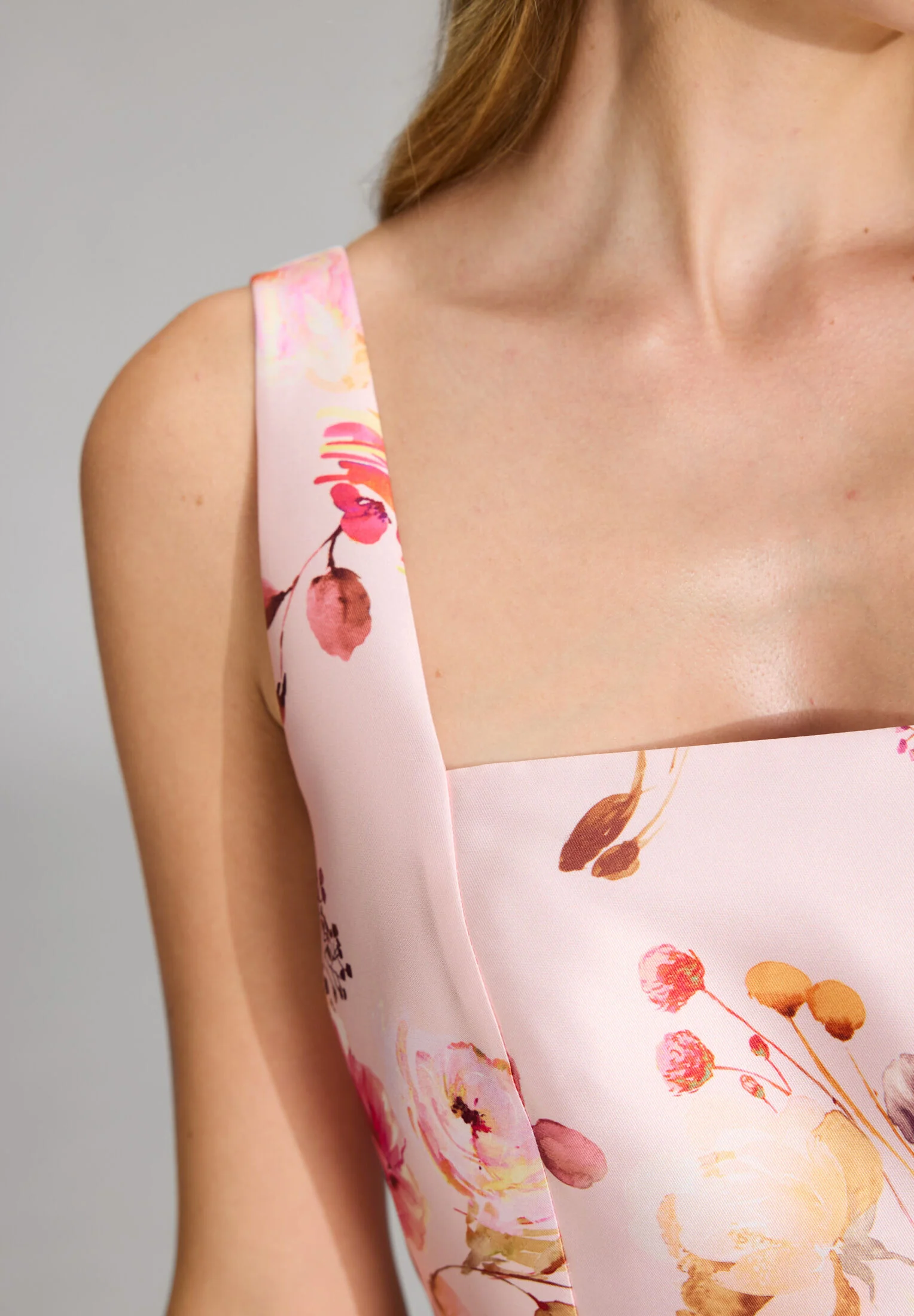 Cocktailkleid mit Karree-Ausschnitt aus floral bedrucktem Twill - Image 4