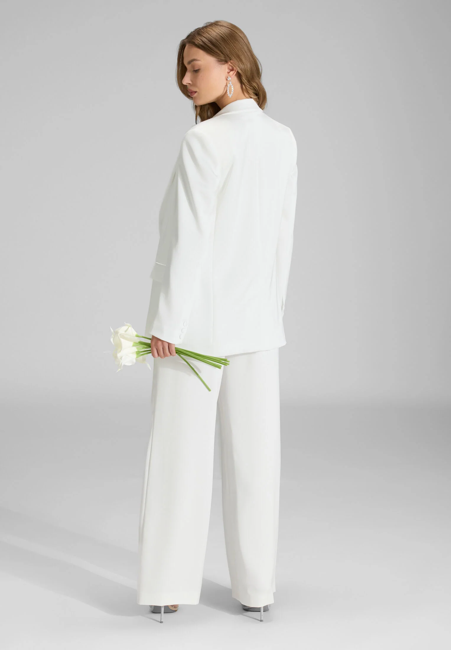 Doppelreihiger Blazer aus Satin - Image 8