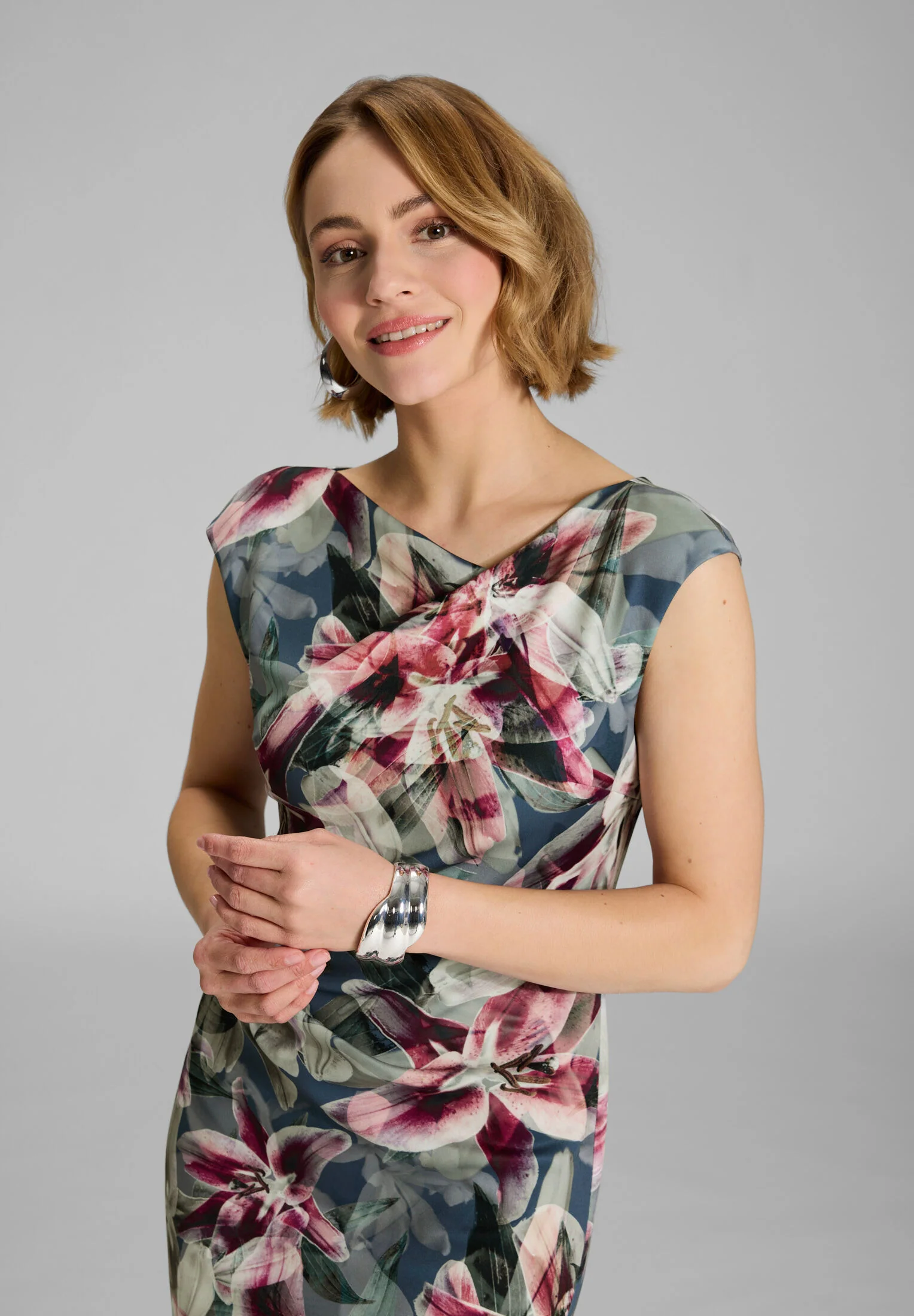 Etui Kleid aus bedrucktem Scuba mit Drapierung - Image 3