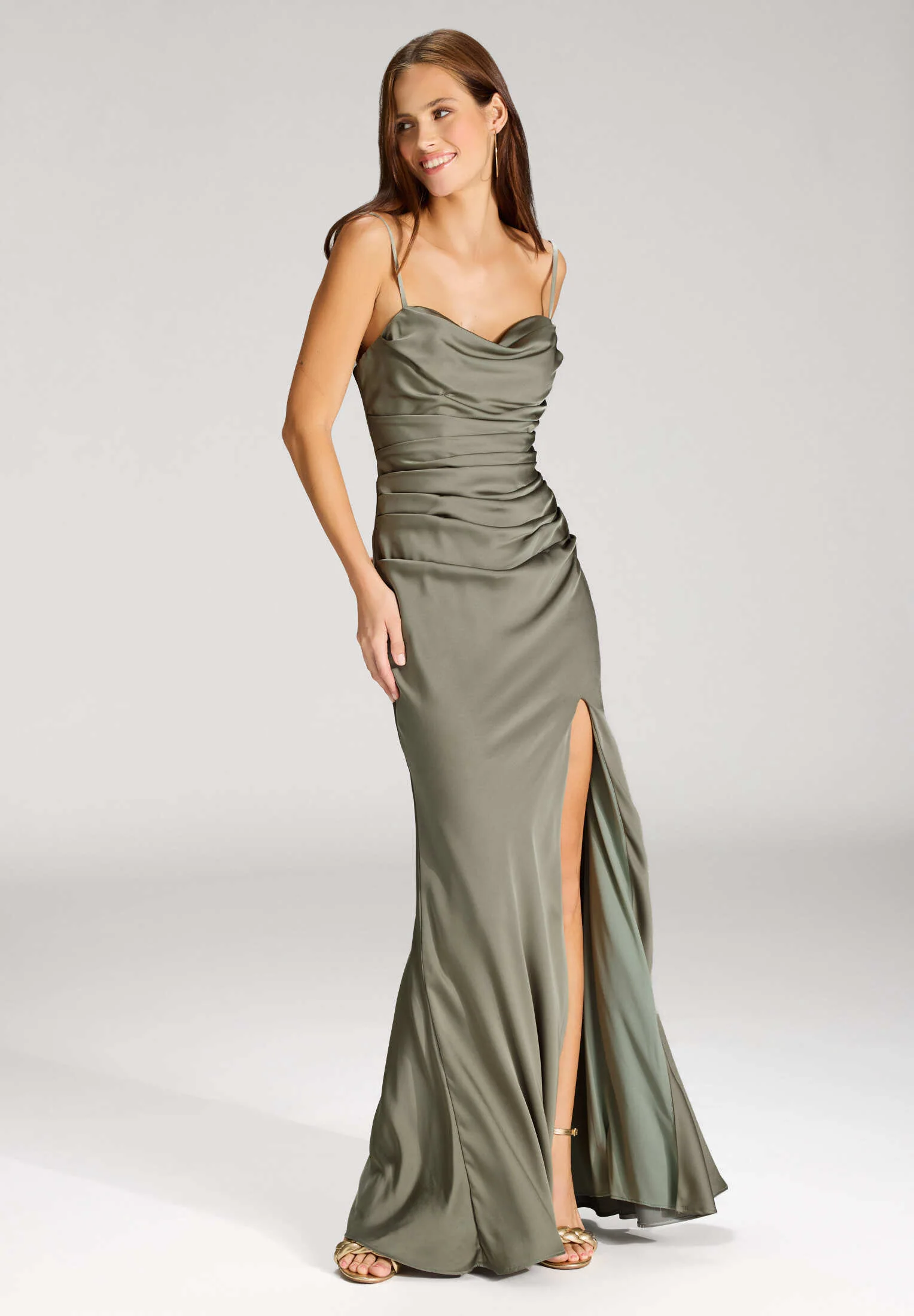 Figurbetontes Abendkleid mit Drapierung und Beinschlitz - Image 5