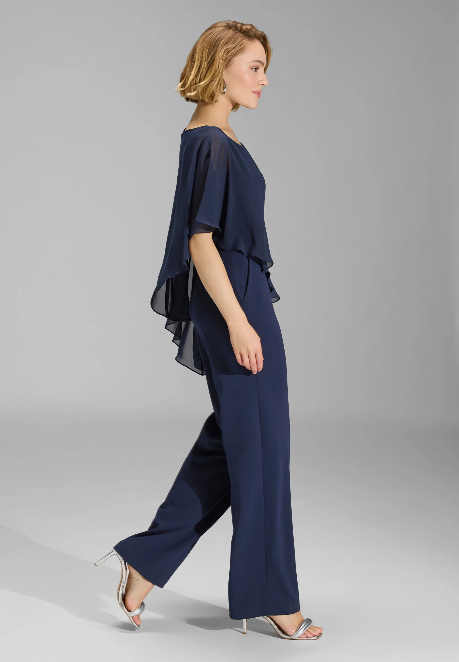 Jumpsuit aus Crepe Jersey mit Chiffon Überwurf - Image 5