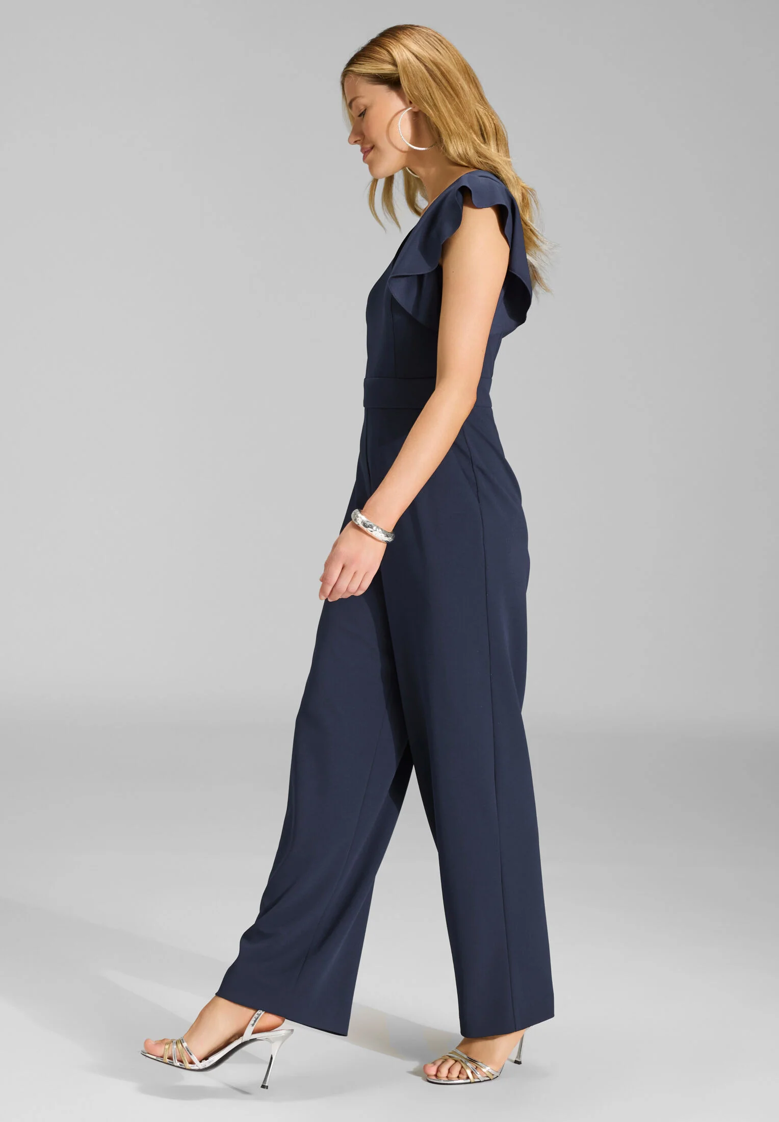 Jumpsuit aus Crepe Jersey mit Volant Ärmeln - Image 5