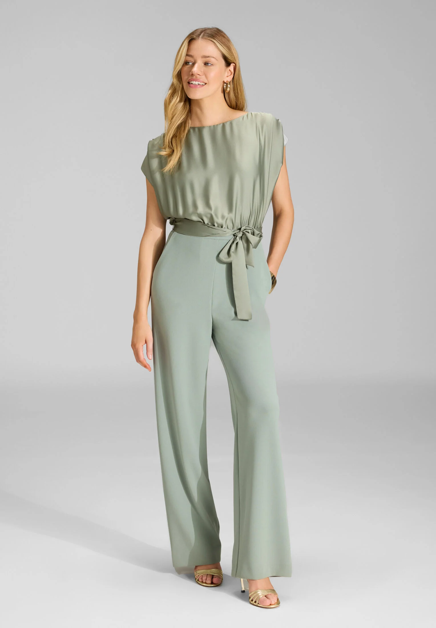 Jumpsuit aus Material-Mix - Image 13