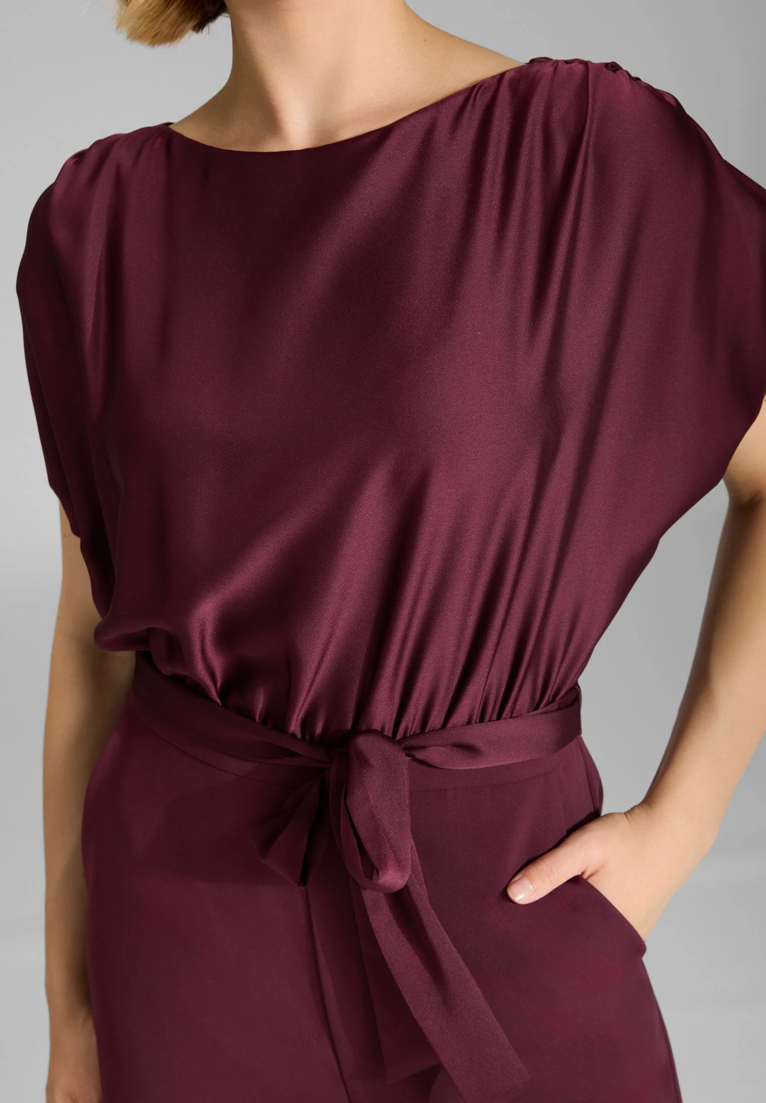 Jumpsuit aus Material-Mix - Image 22