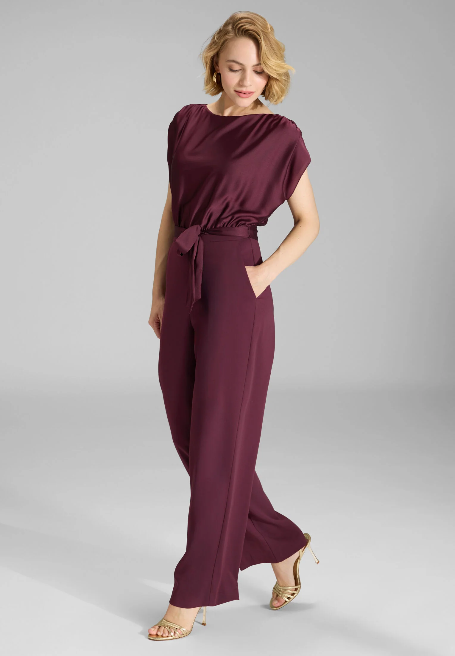 Jumpsuit aus Material-Mix - Image 23