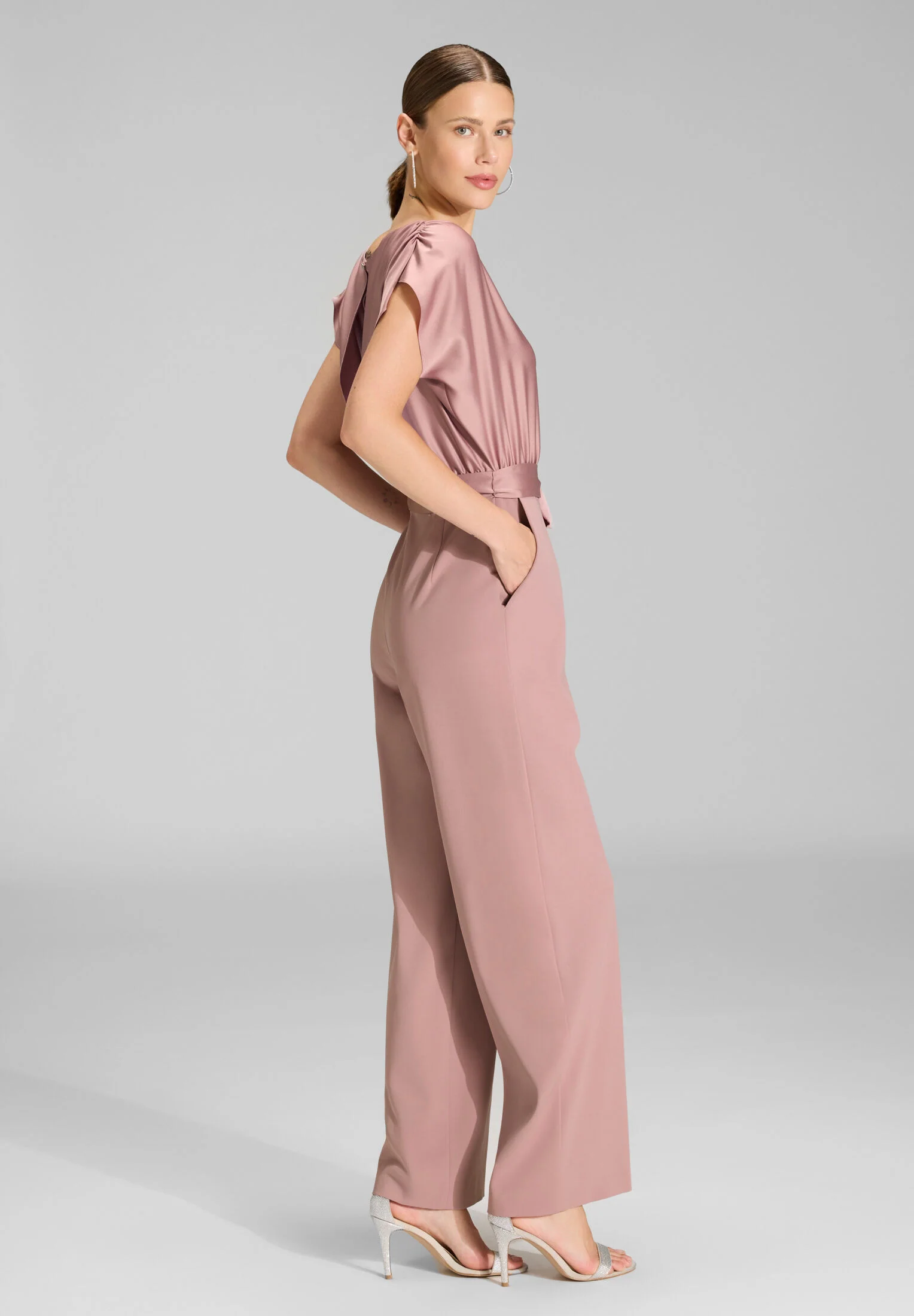 Jumpsuit aus Material-Mix - Image 26