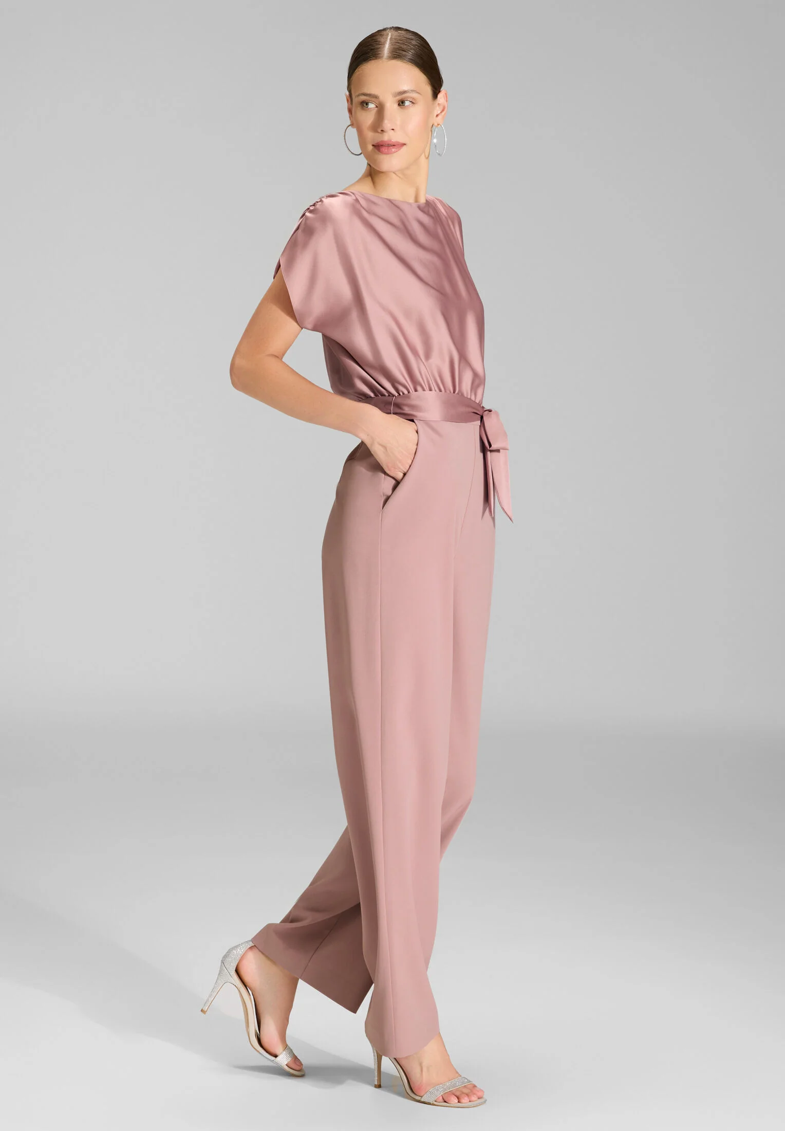 Jumpsuit aus Material-Mix - Image 29