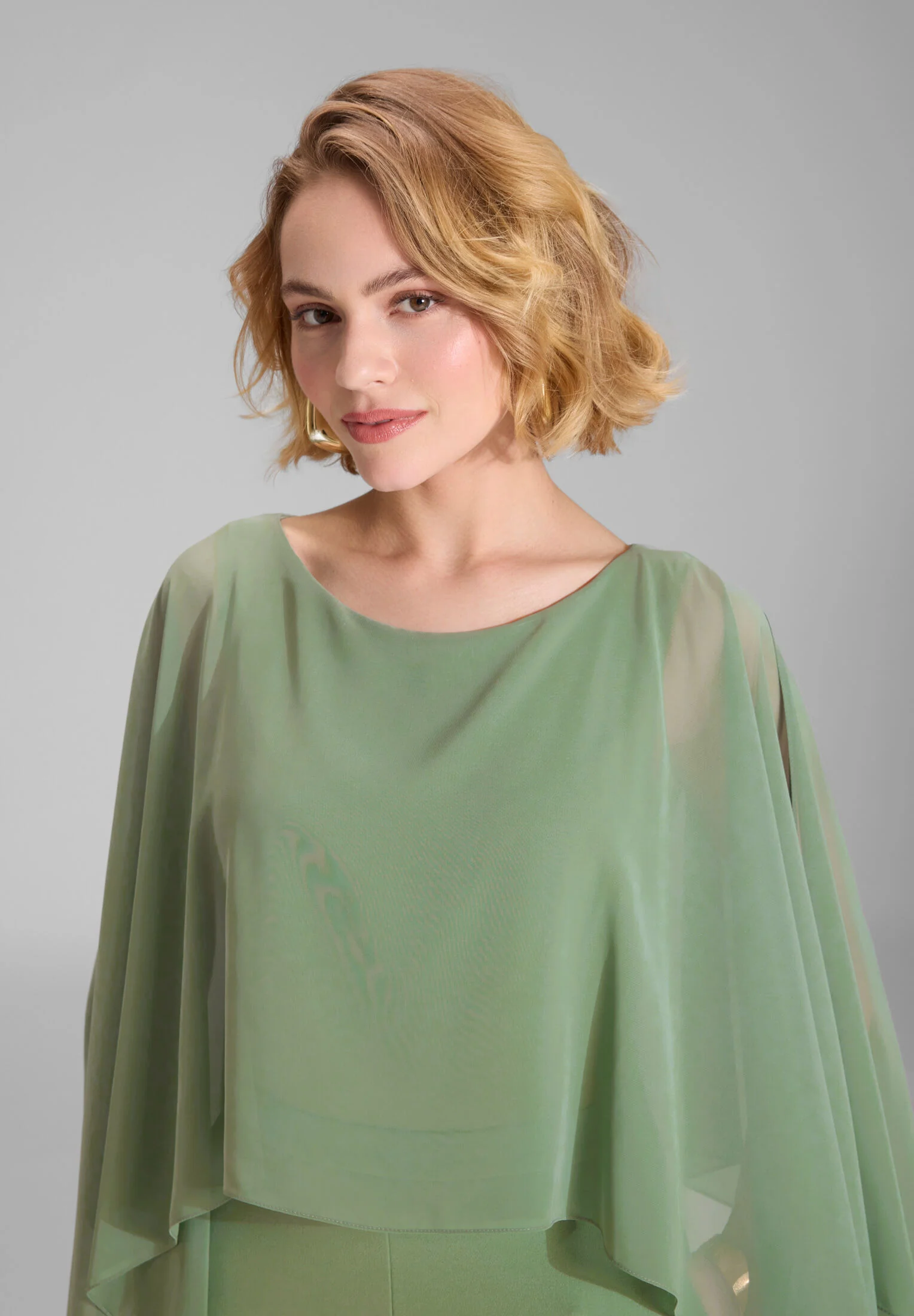 Jumpsuit mit Chiffon Cape - Image 3