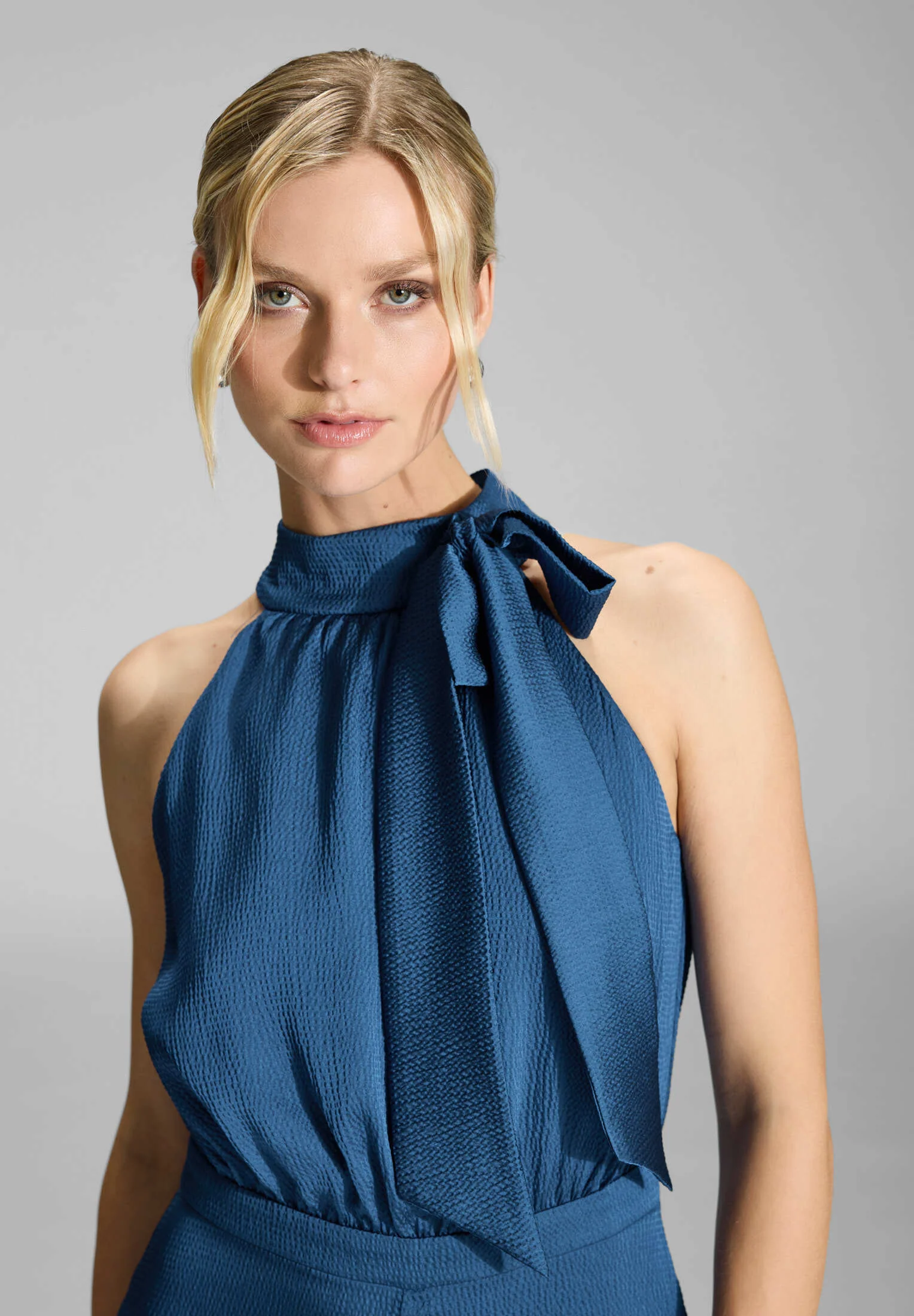 Jumpsuit mit Schluppe aus Satin - Image 15