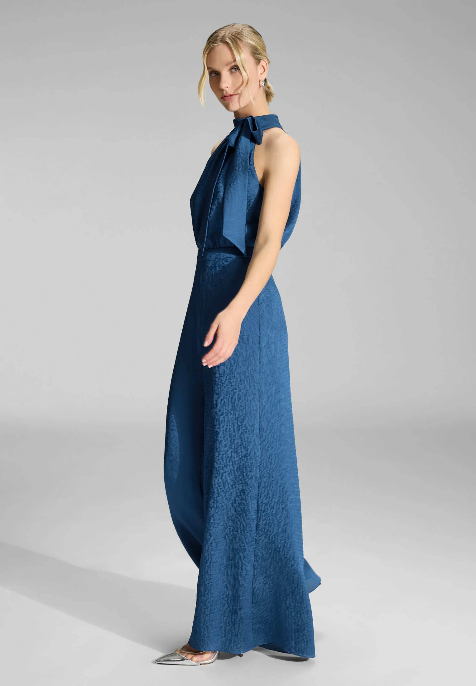 Jumpsuit mit Schluppe aus Satin - Image 17