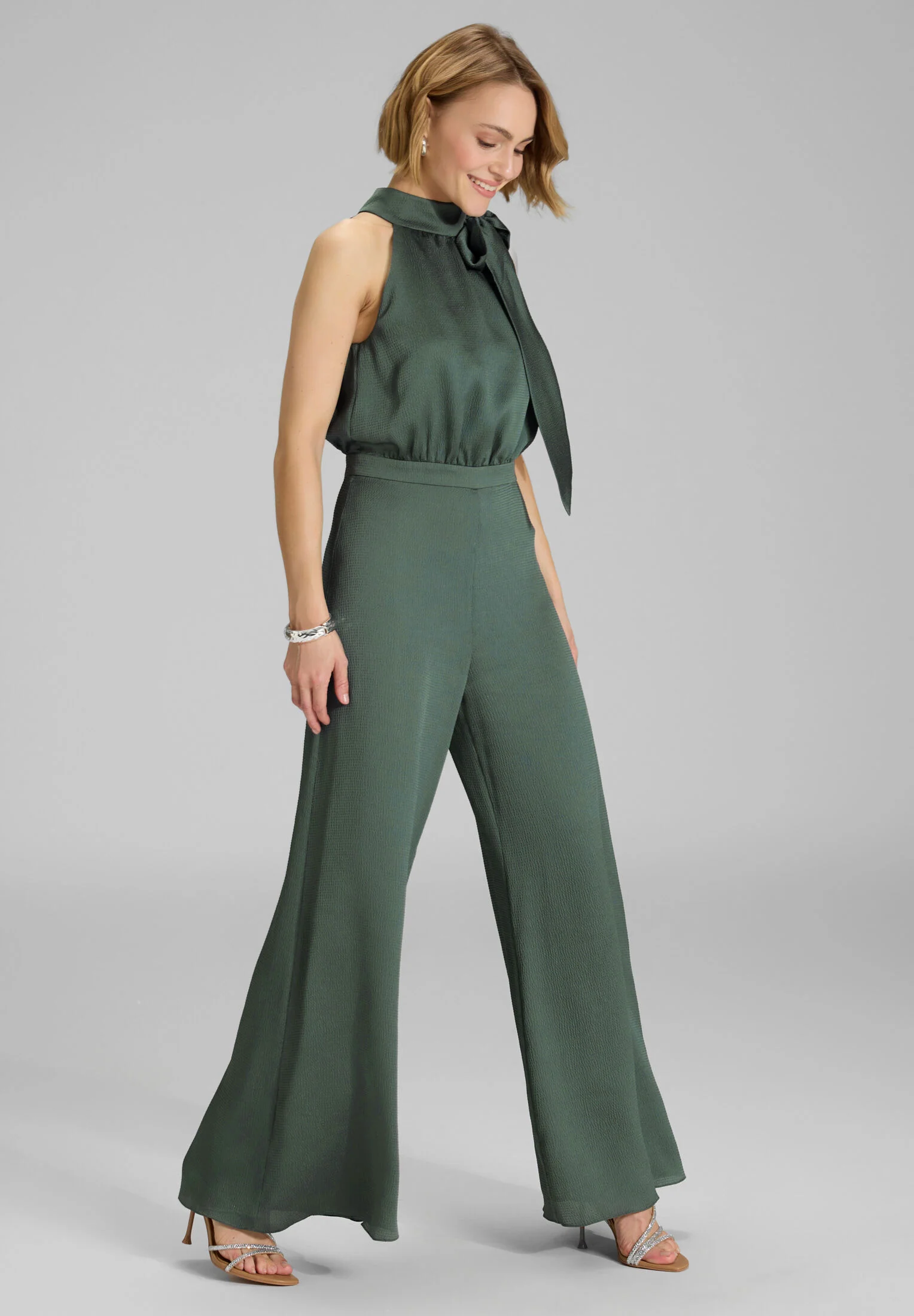 Jumpsuit mit Schluppe aus Satin - Image 19