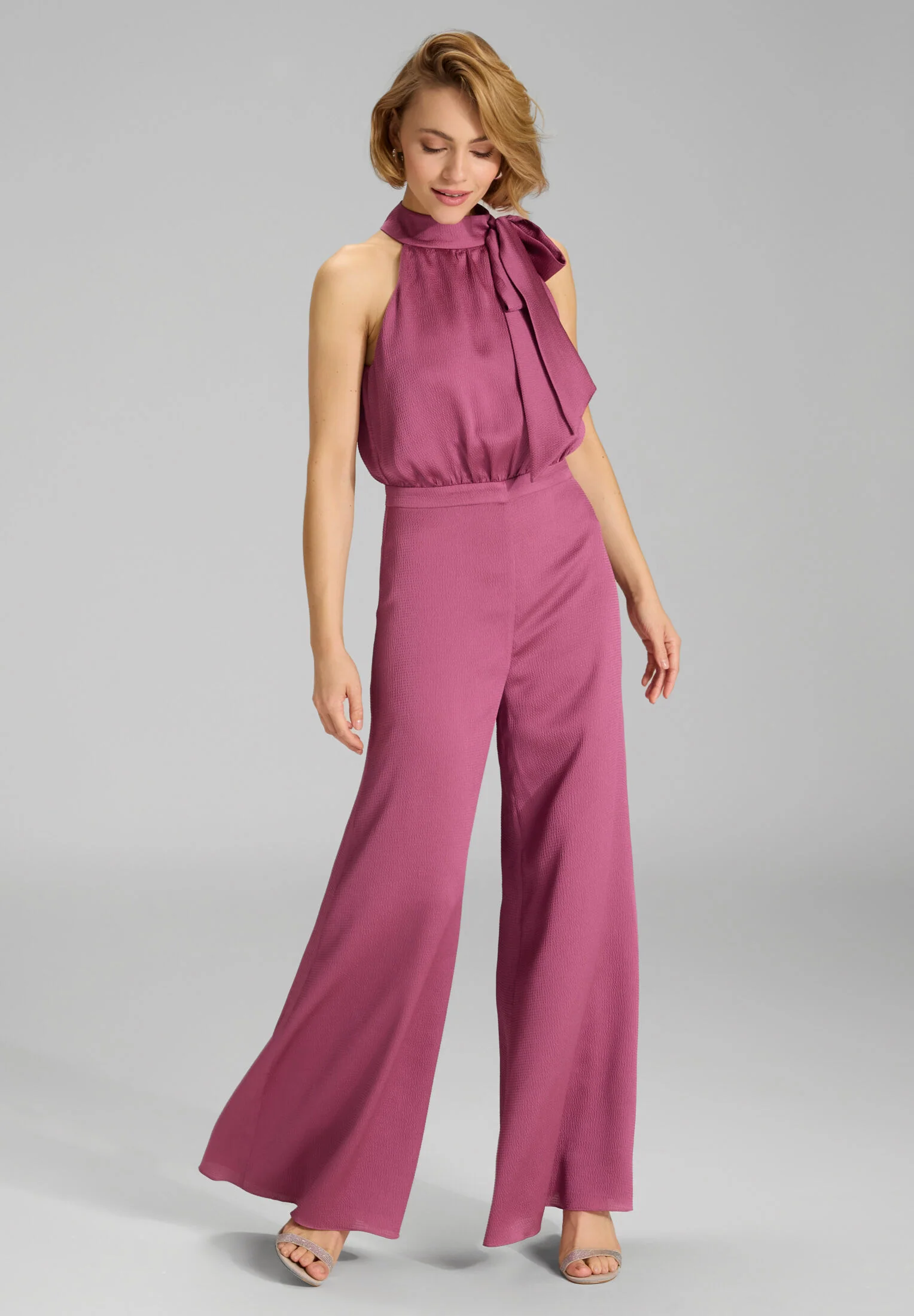 Jumpsuit mit Schluppe aus Satin - Image 25