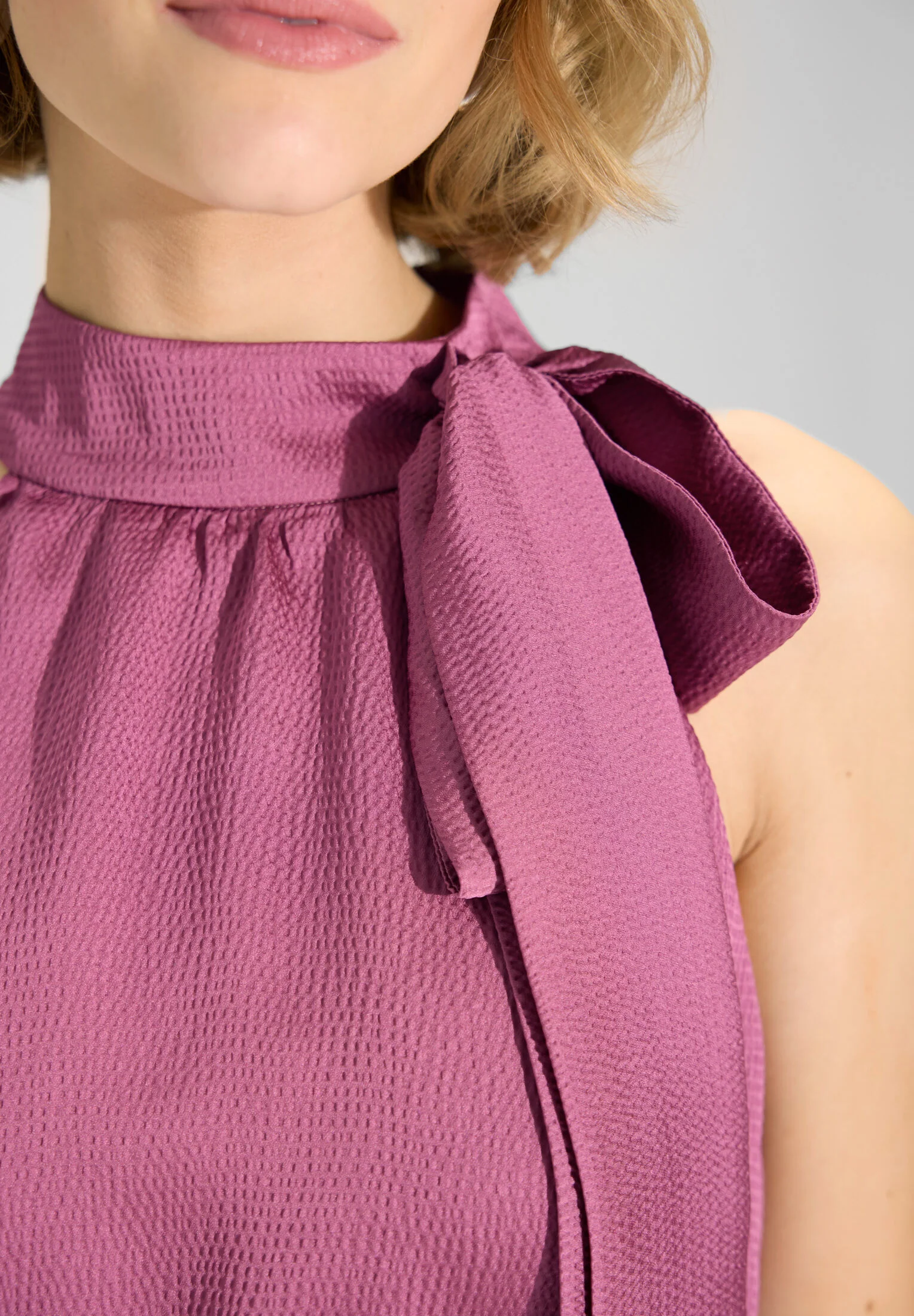 Jumpsuit mit Schluppe aus Satin - Image 28