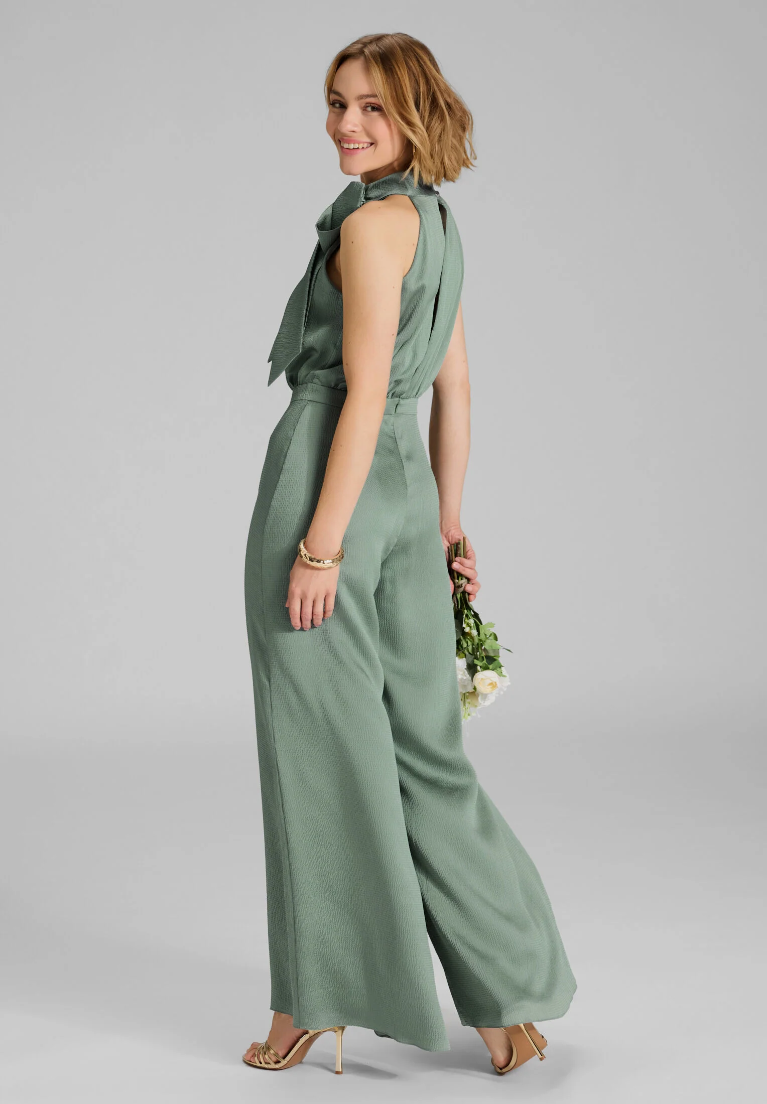 Jumpsuit mit Schluppe aus Satin - Image 32