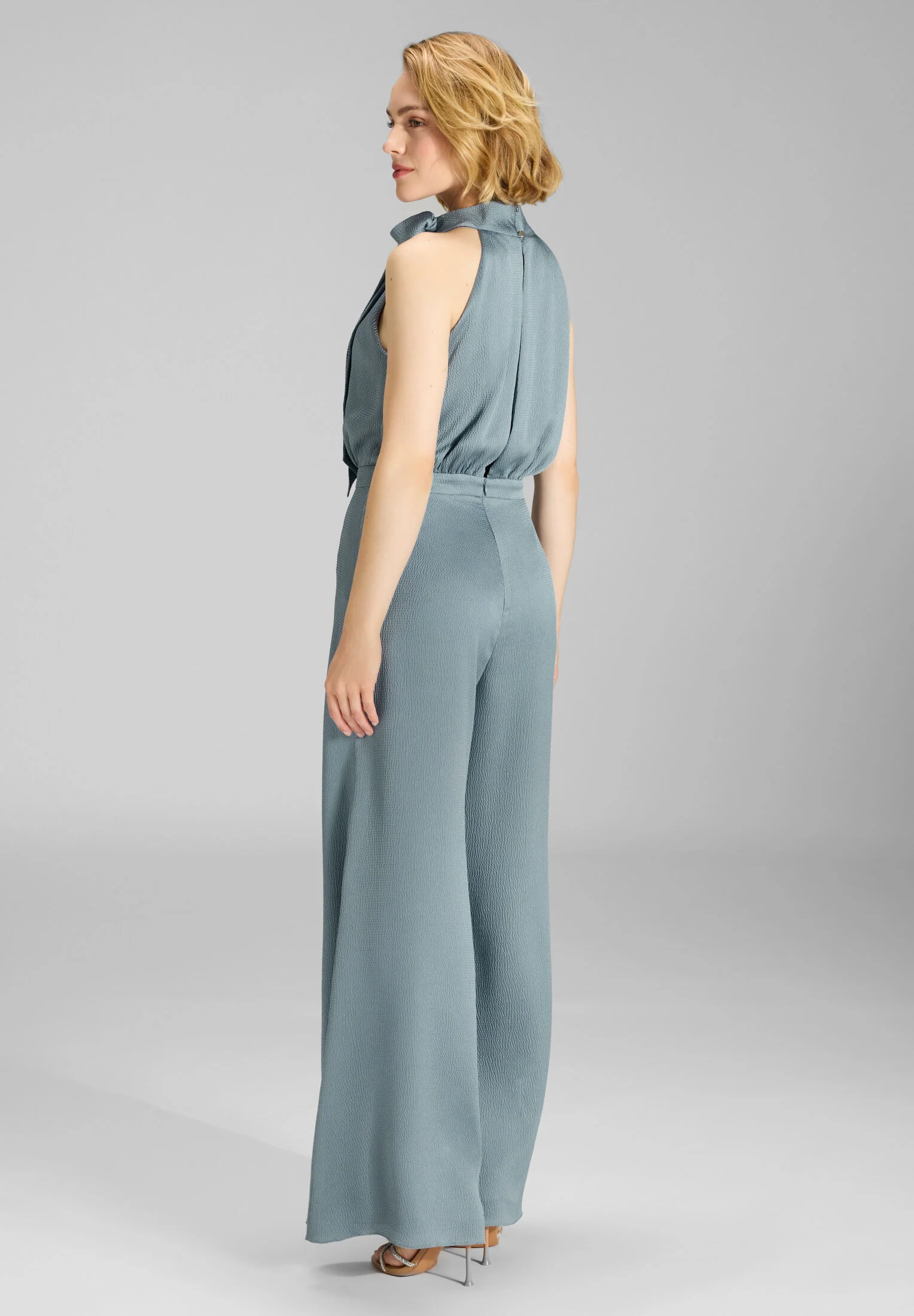 Jumpsuit mit Schluppe aus Satin - Image 50