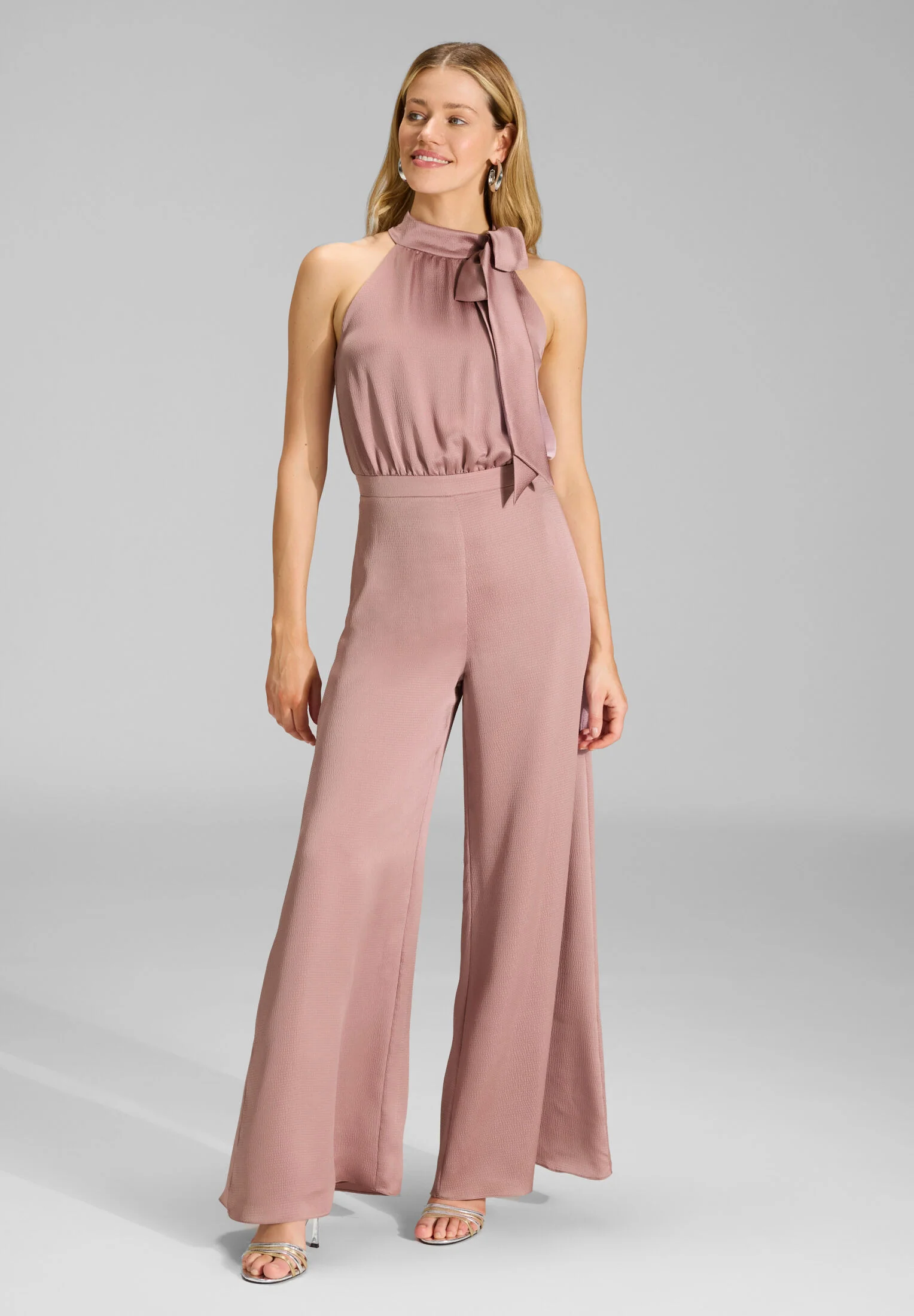 Jumpsuit mit Schluppe aus Satin - Image 61