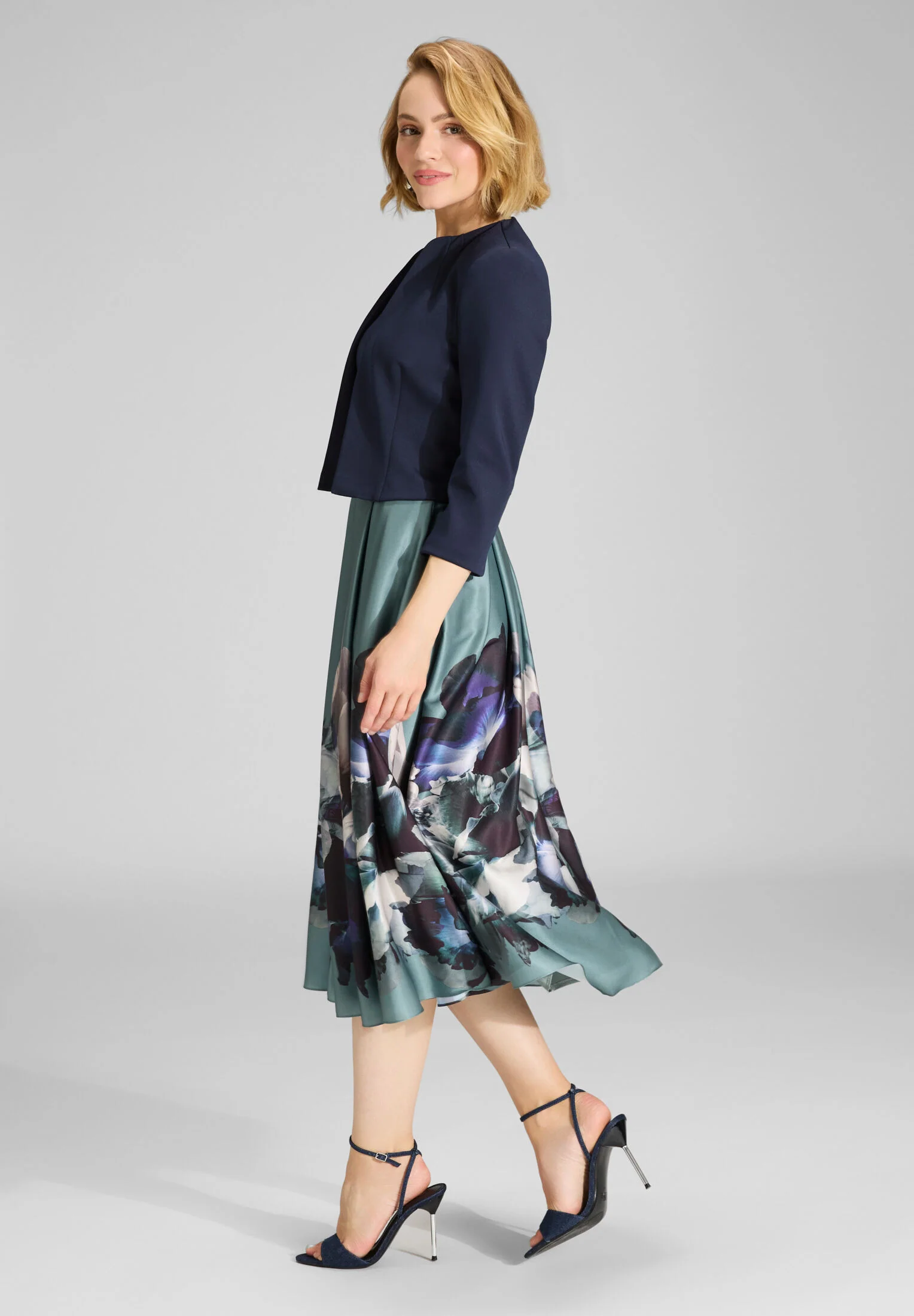 Kurze Jacke aus Scuba - Image 5