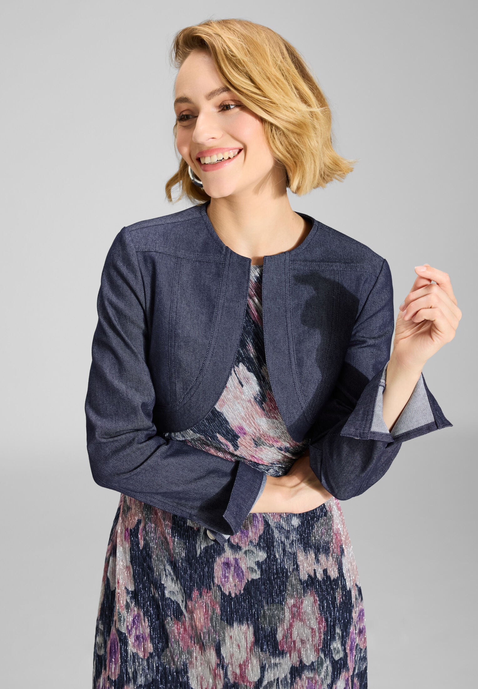 kurze Jeansjacke aus Stretch Denim - Image 3