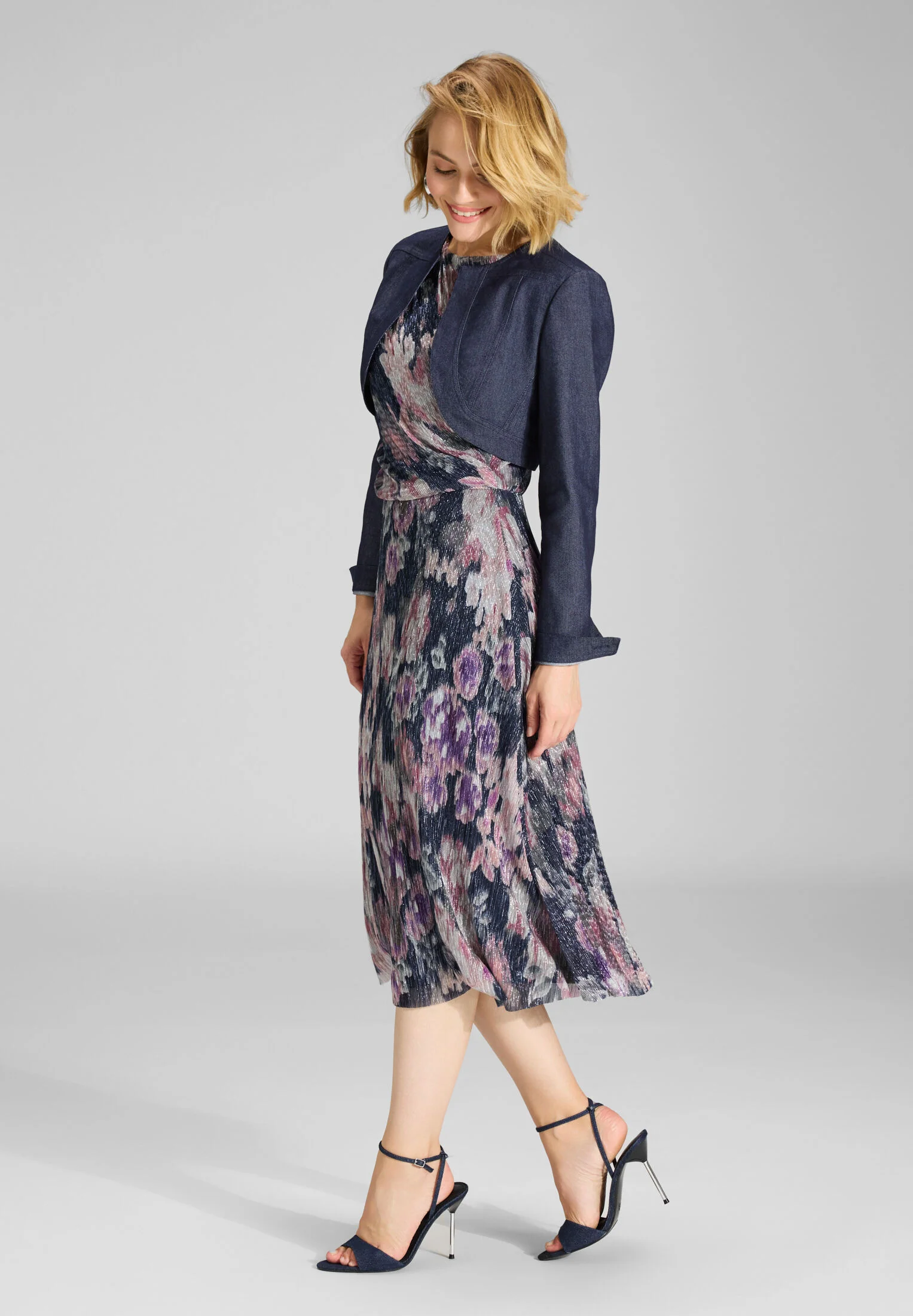 kurze Jeansjacke aus Stretch Denim - Image 5