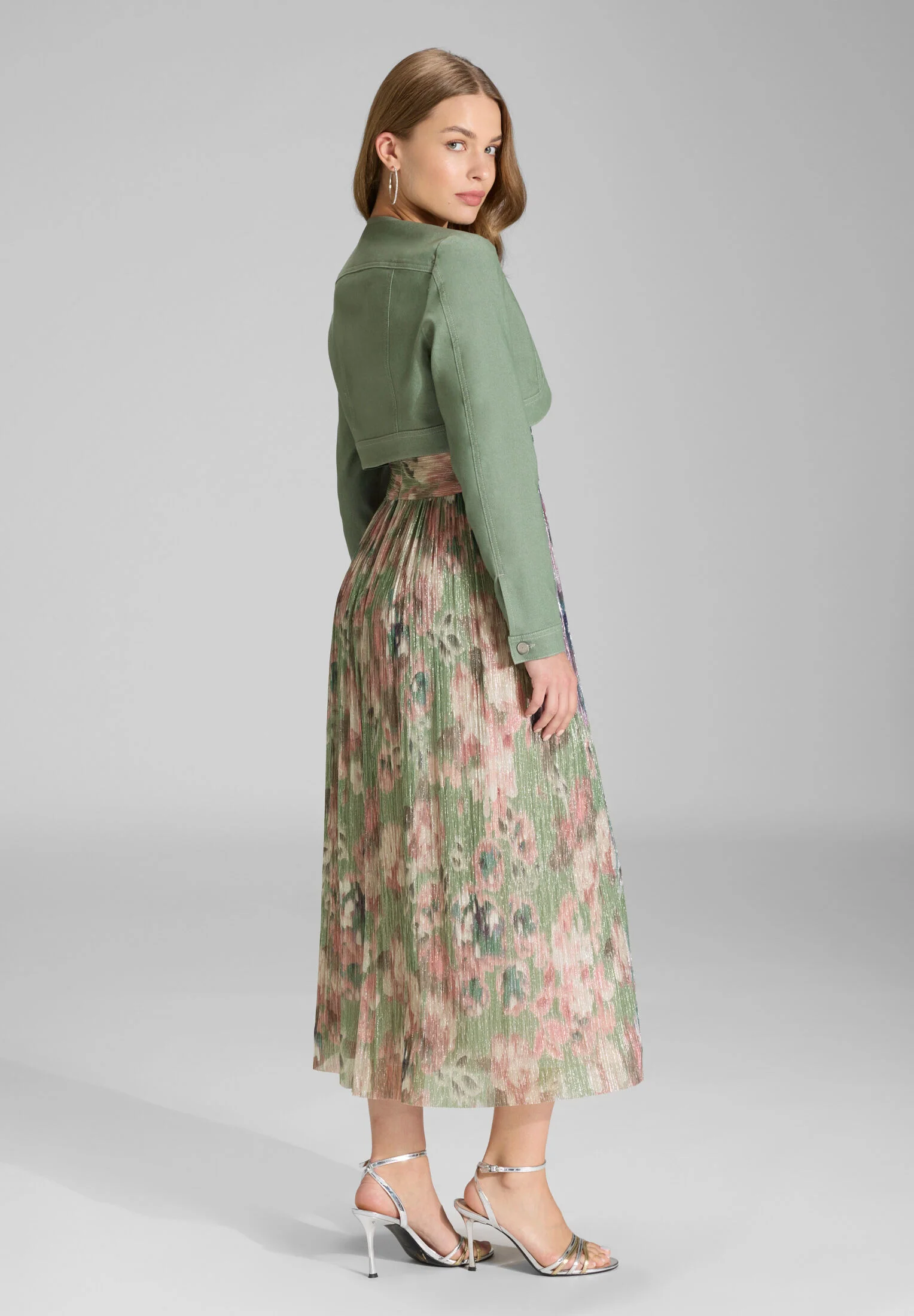 kurze Jeansjacke aus Stretch Denim - Image 8