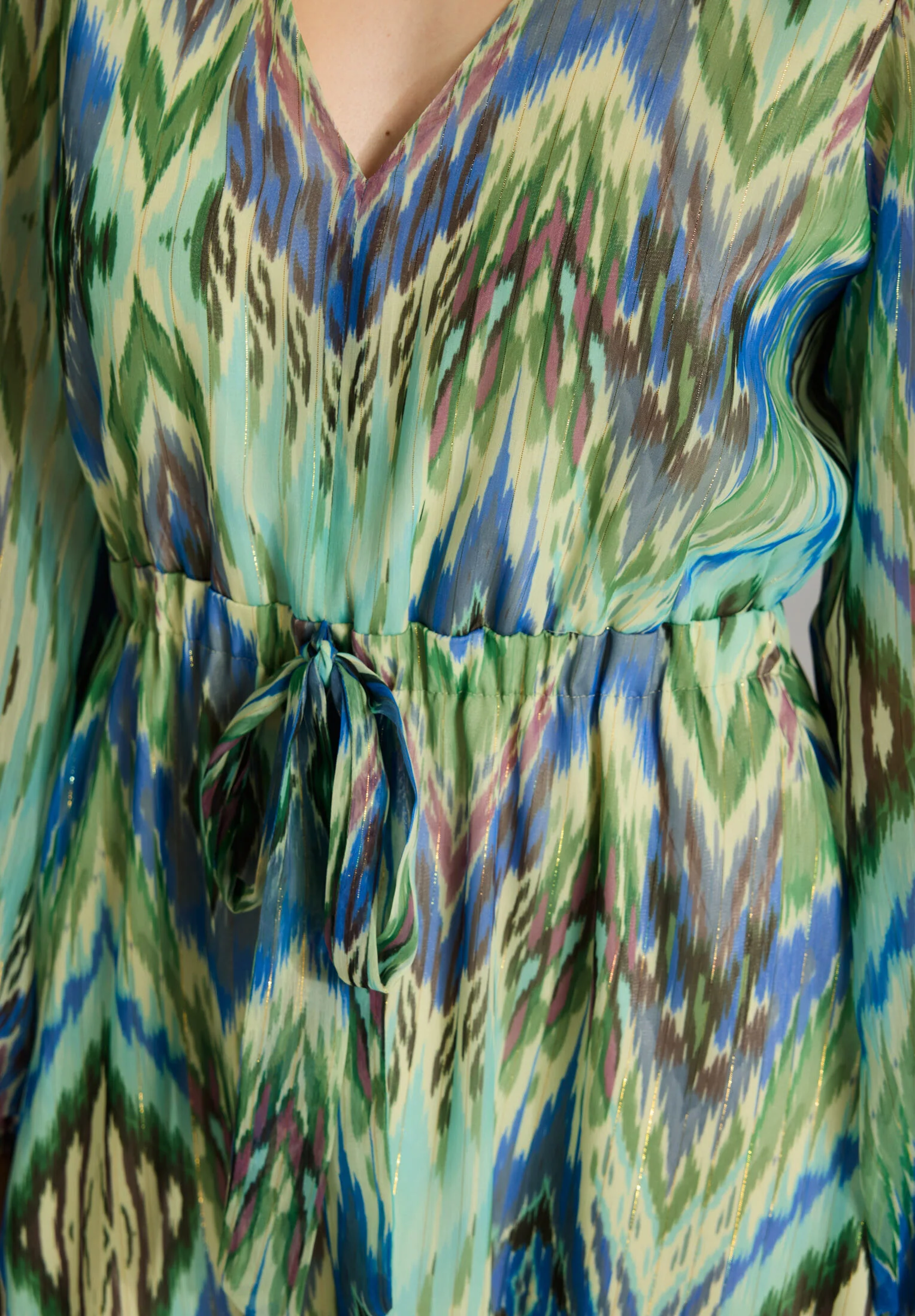 Maxikleid mit langen Ärmeln aus Chiffon mit Zick Zack Print - Image 4