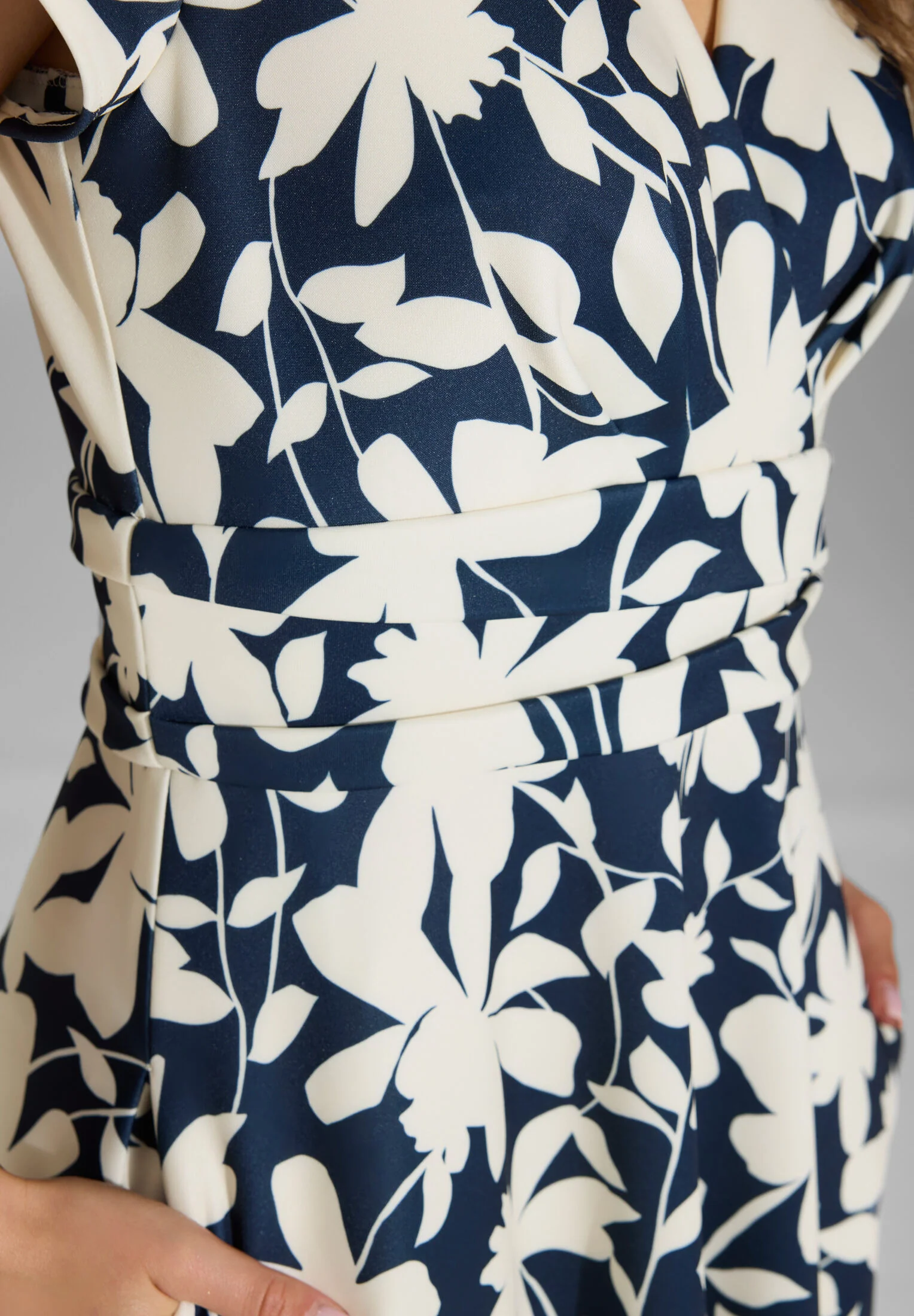 Midi Kleid aus bedrucktem Scuba - Image 3