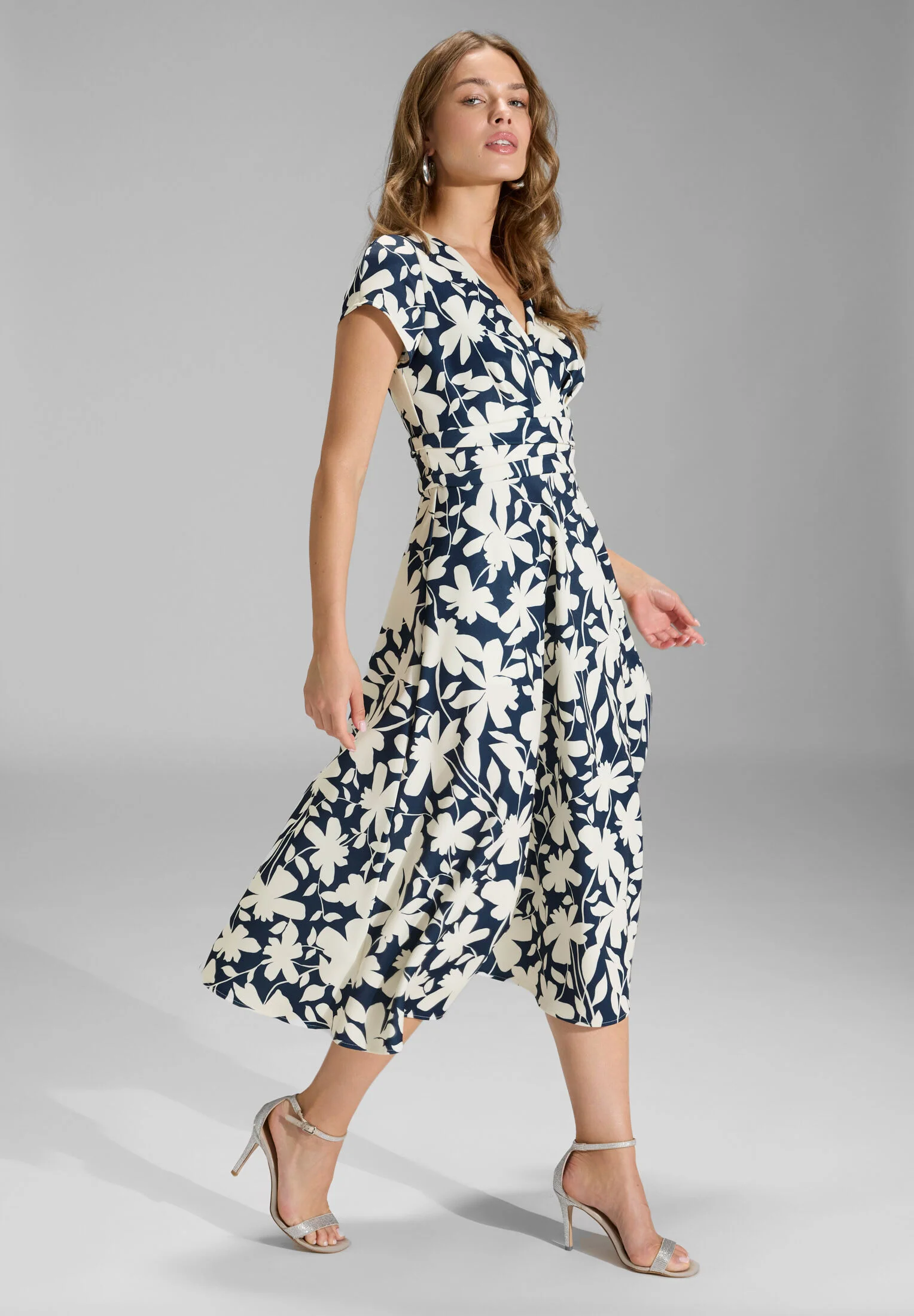 Midi Kleid aus bedrucktem Scuba - Image 5