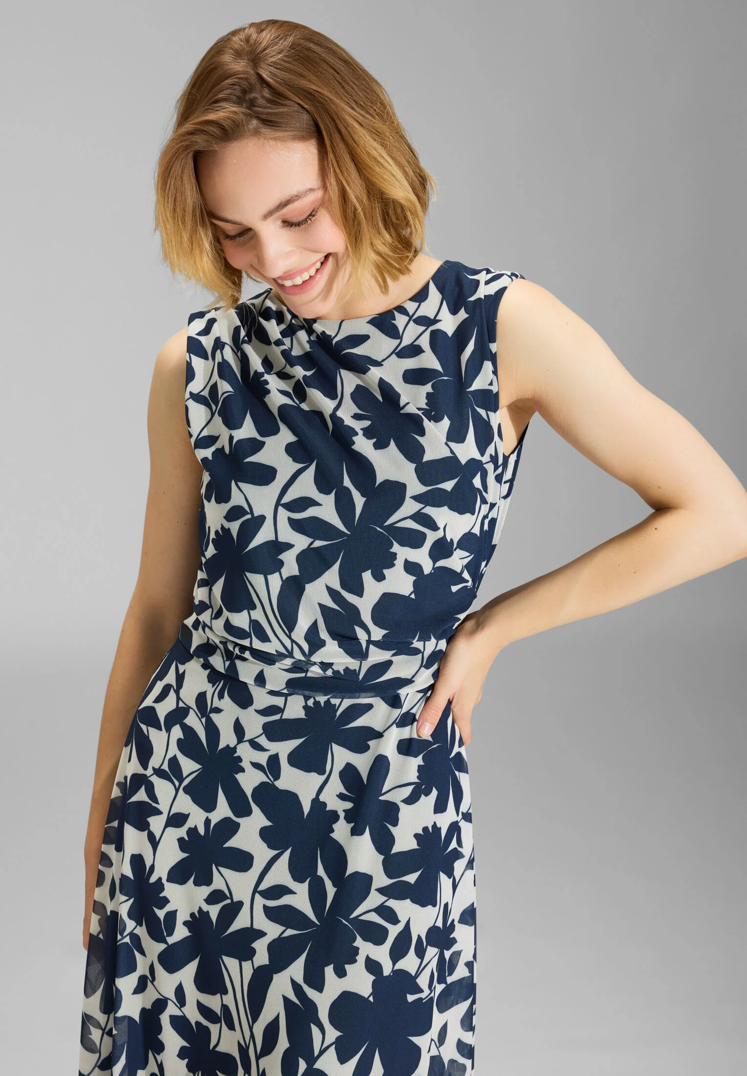 Midi Kleid aus weichem Mesh - Image 3